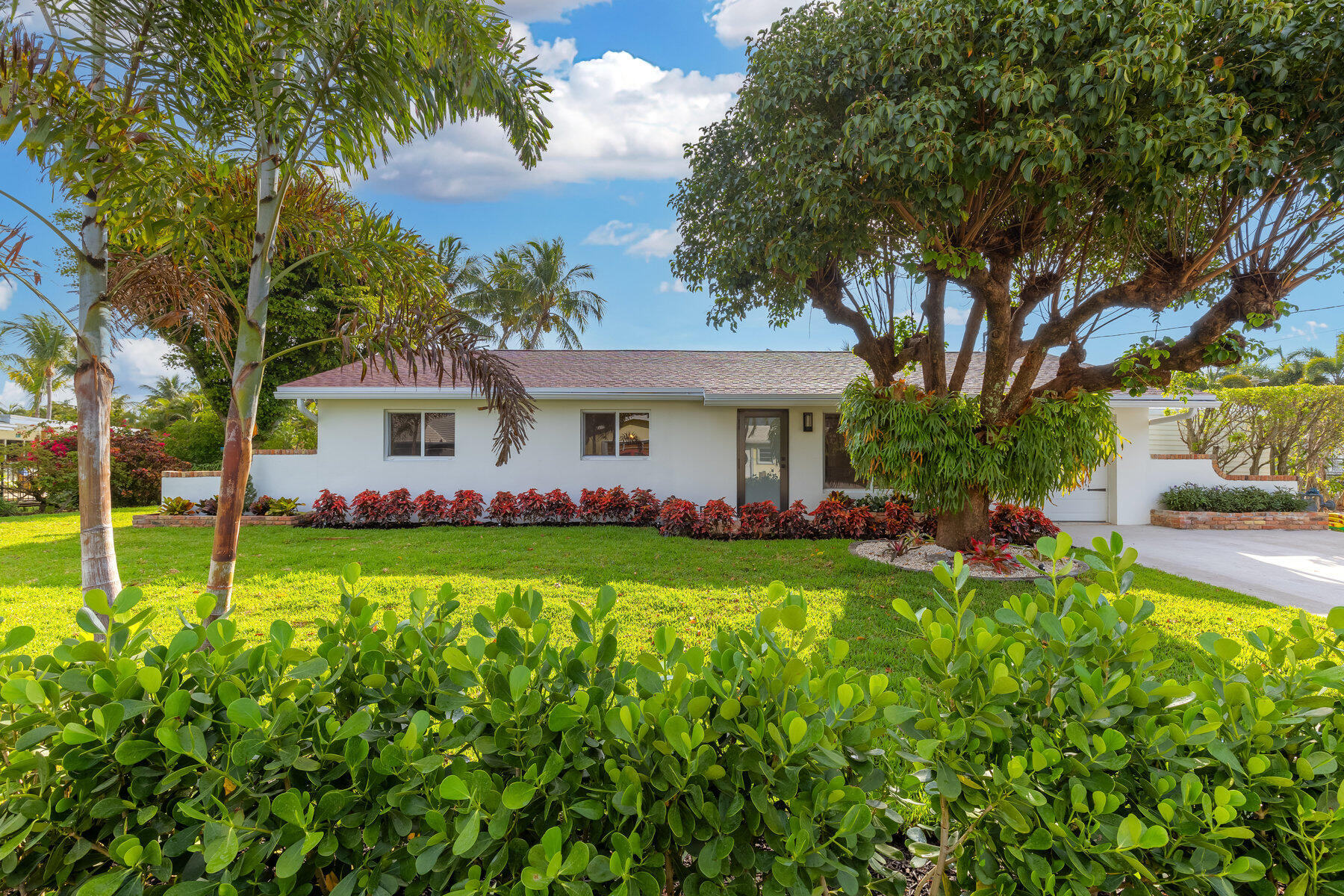 8416 Pine Tree Lane, Lake Clarke Shores, Palm Beach County, Florida - 4 Bedrooms  
3.5 Bathrooms - 
