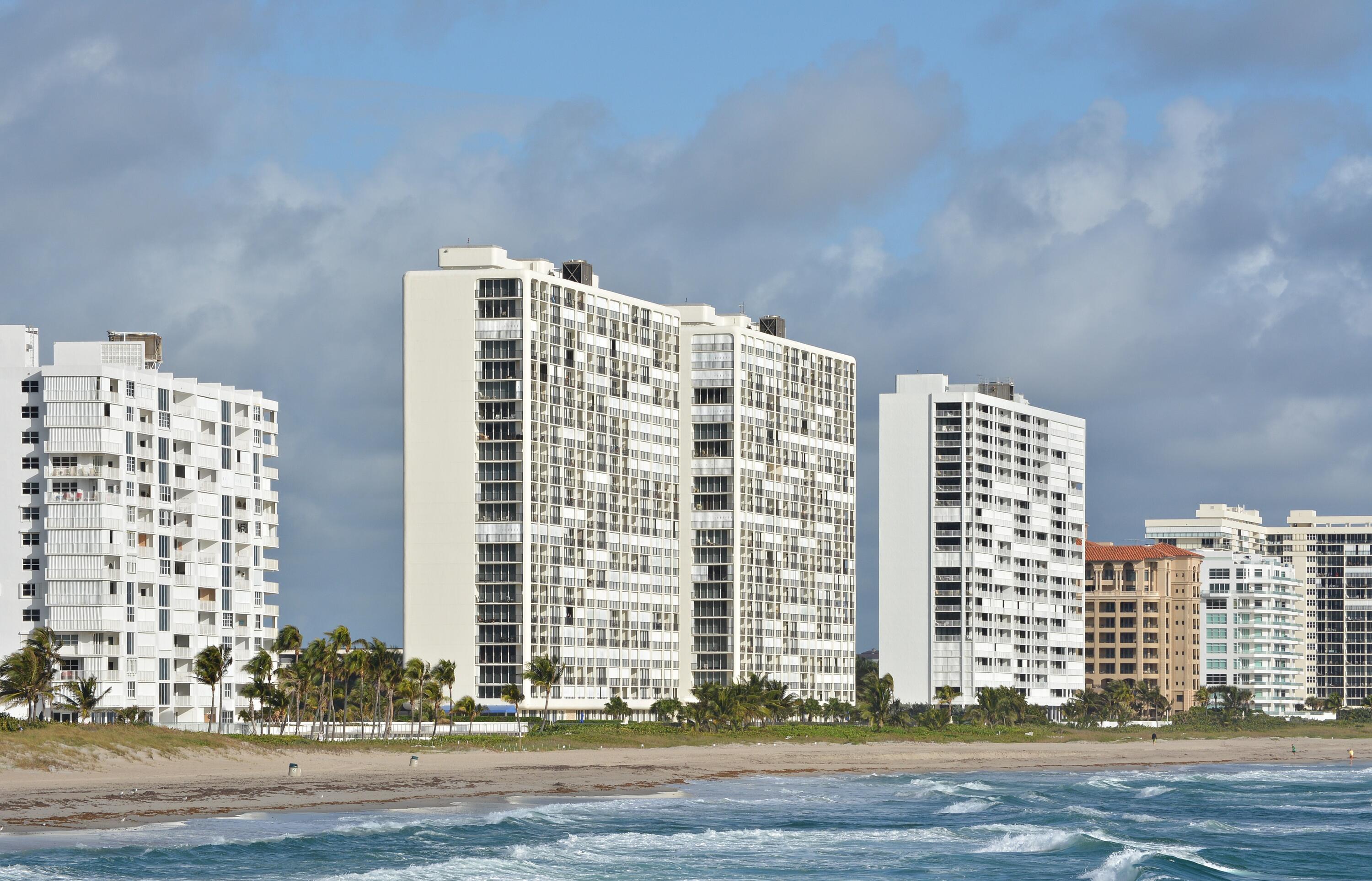 2800 S Ocean Boulevard 2-A, Boca Raton, Palm Beach County, Florida - 3 Bedrooms  
2.5 Bathrooms - 