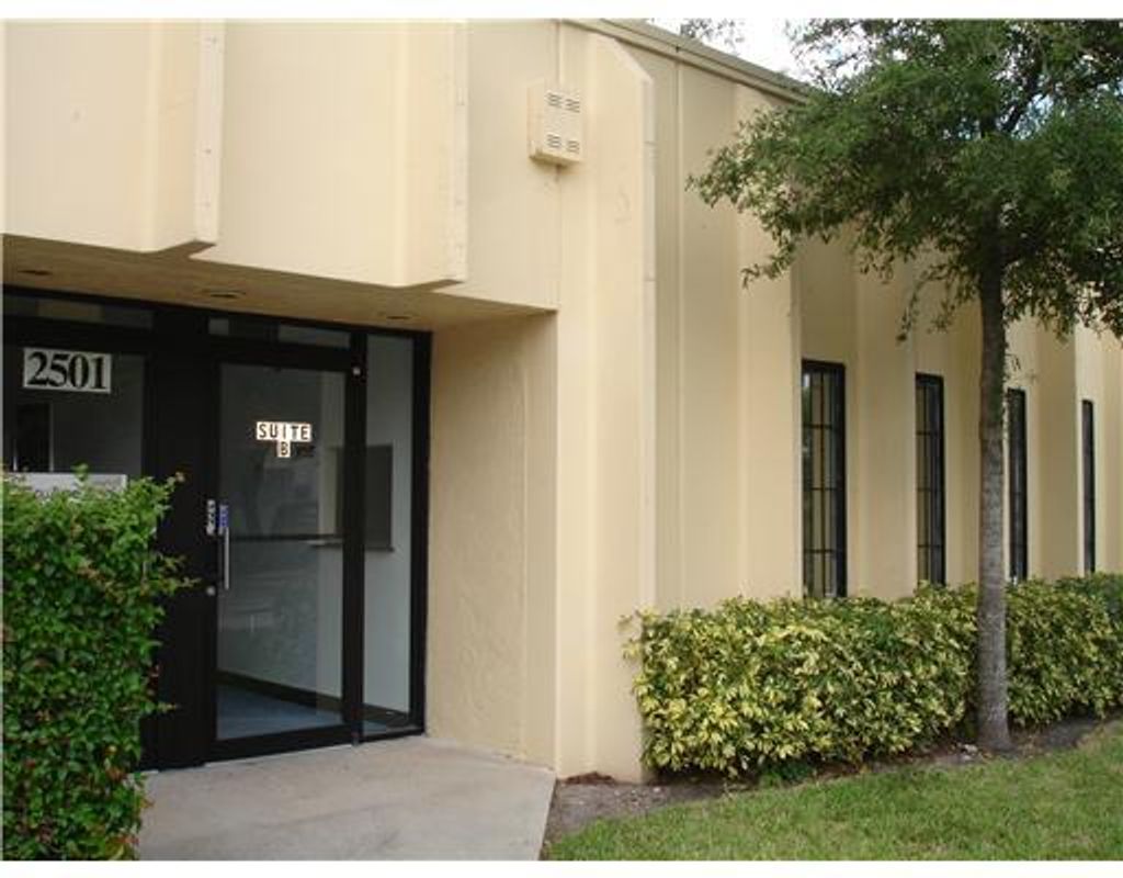 Photo of 2501 NW 17th Lane #B, Pompano Beach, FL 33064 (MLS # RX-10858294)