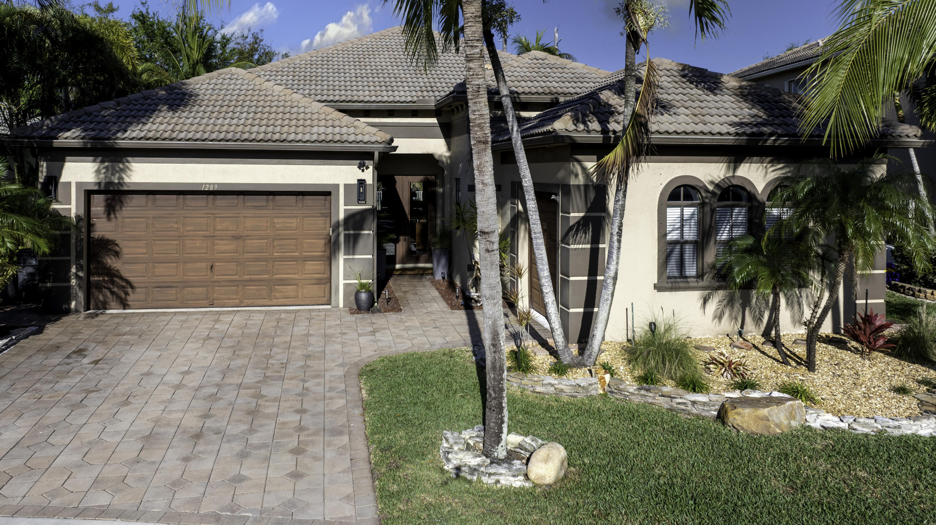 Property for Sale at 1289 Beacon Circle, Wellington, Palm Beach County, Florida - Bedrooms: 3 
Bathrooms: 2.5  - $750,000