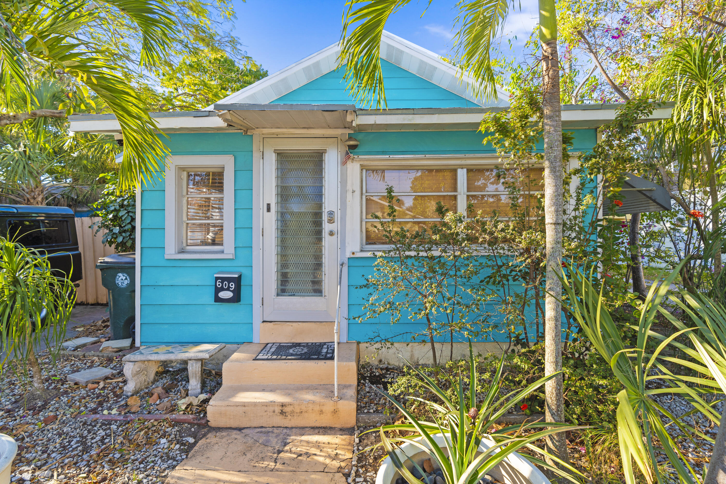 609 2nd Avenue, Lake Worth Beach, Palm Beach County, Florida - 2 Bedrooms  
1 Bathrooms - 