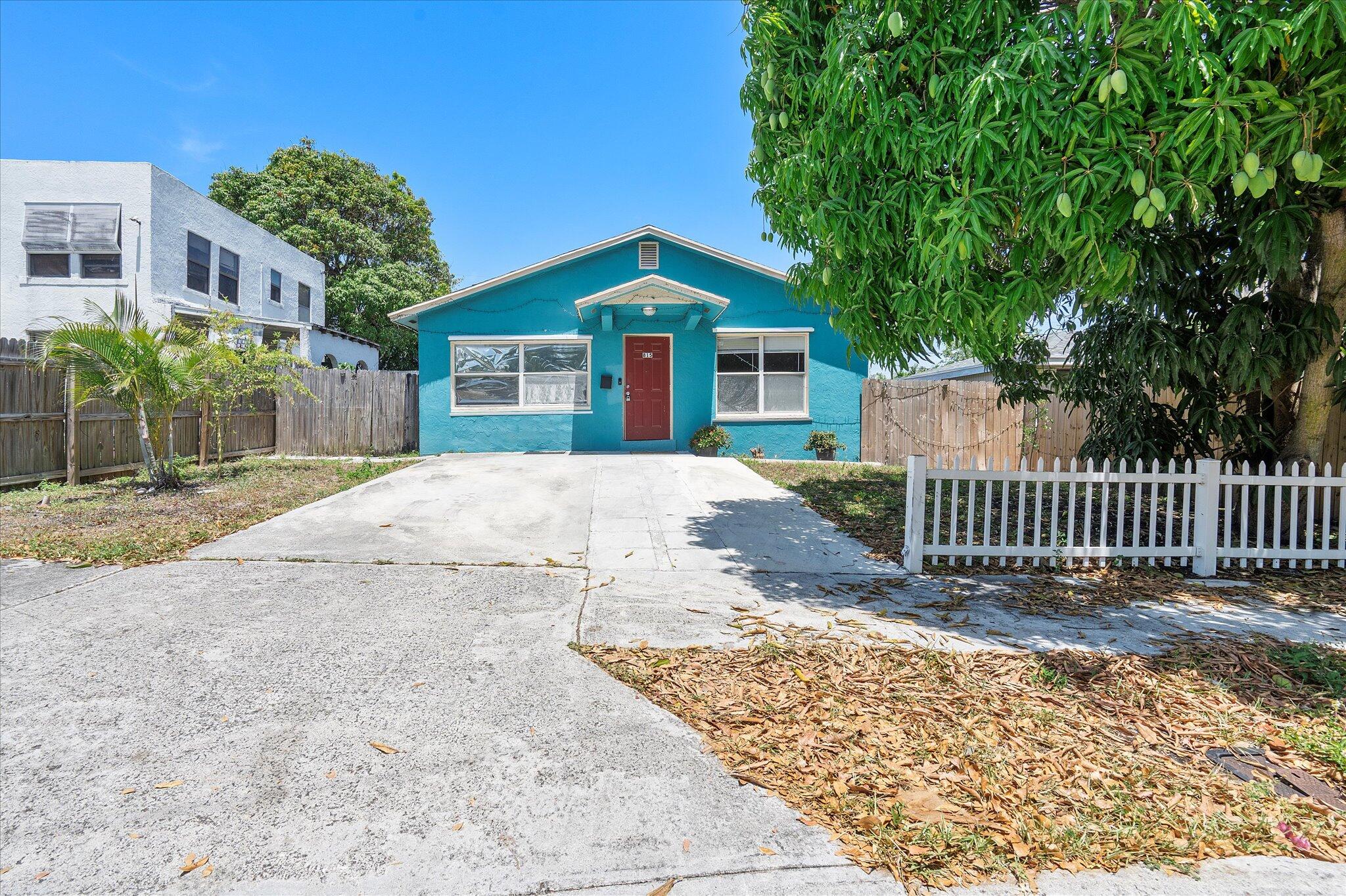 Property for Sale at 815 30th Court, West Palm Beach, Palm Beach County, Florida - Bedrooms: 5 
Bathrooms: 2  - $435,000