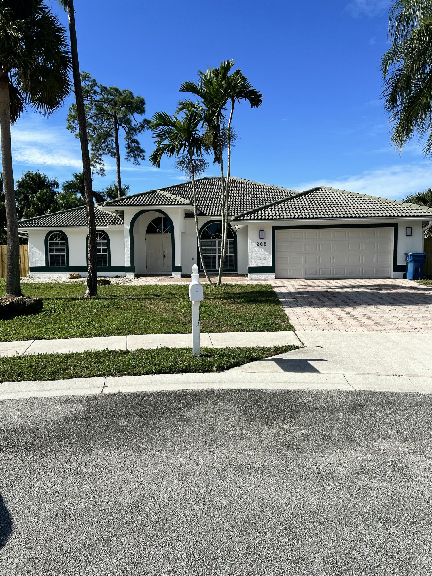 208 Park Road, Royal Palm Beach, Palm Beach County, Florida - 5 Bedrooms  
2.5 Bathrooms - 