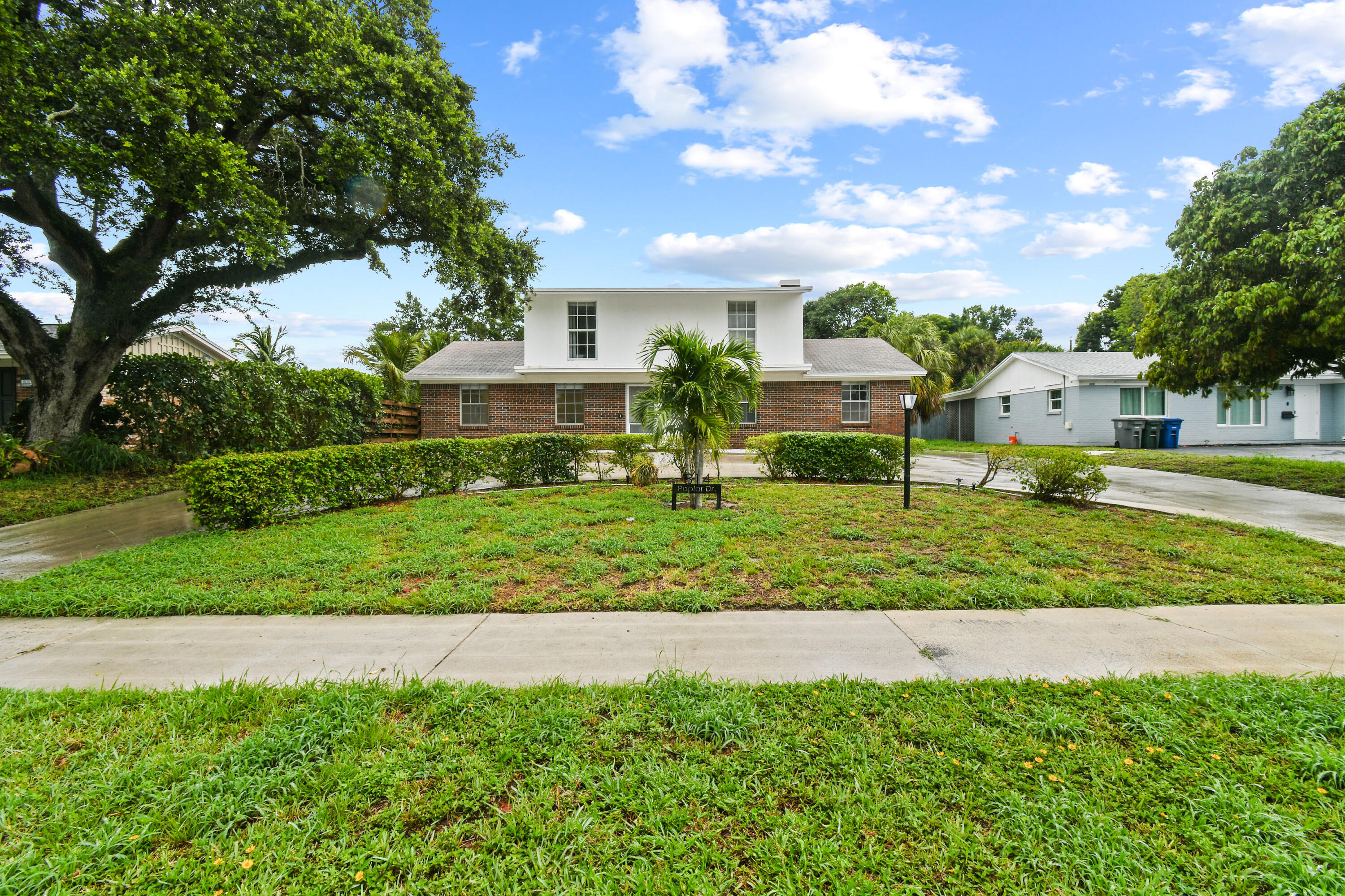 814 Poplar Drive, Lake Park, Palm Beach County, Florida - 5 Bedrooms  
4 Bathrooms - 