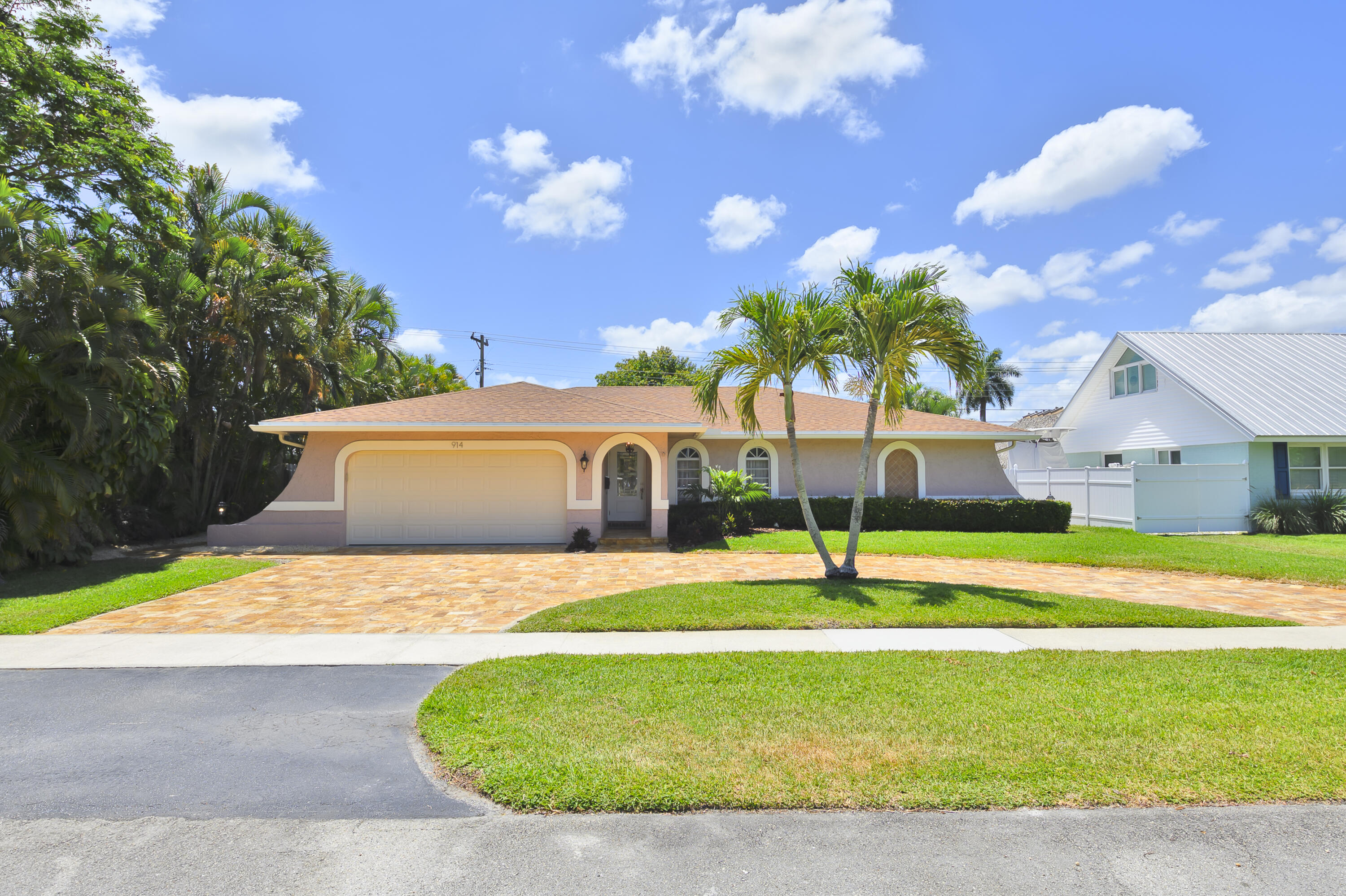 Property for Sale at 914 Sw 7th Street, Boca Raton, Palm Beach County, Florida - Bedrooms: 3 
Bathrooms: 2  - $799,000
