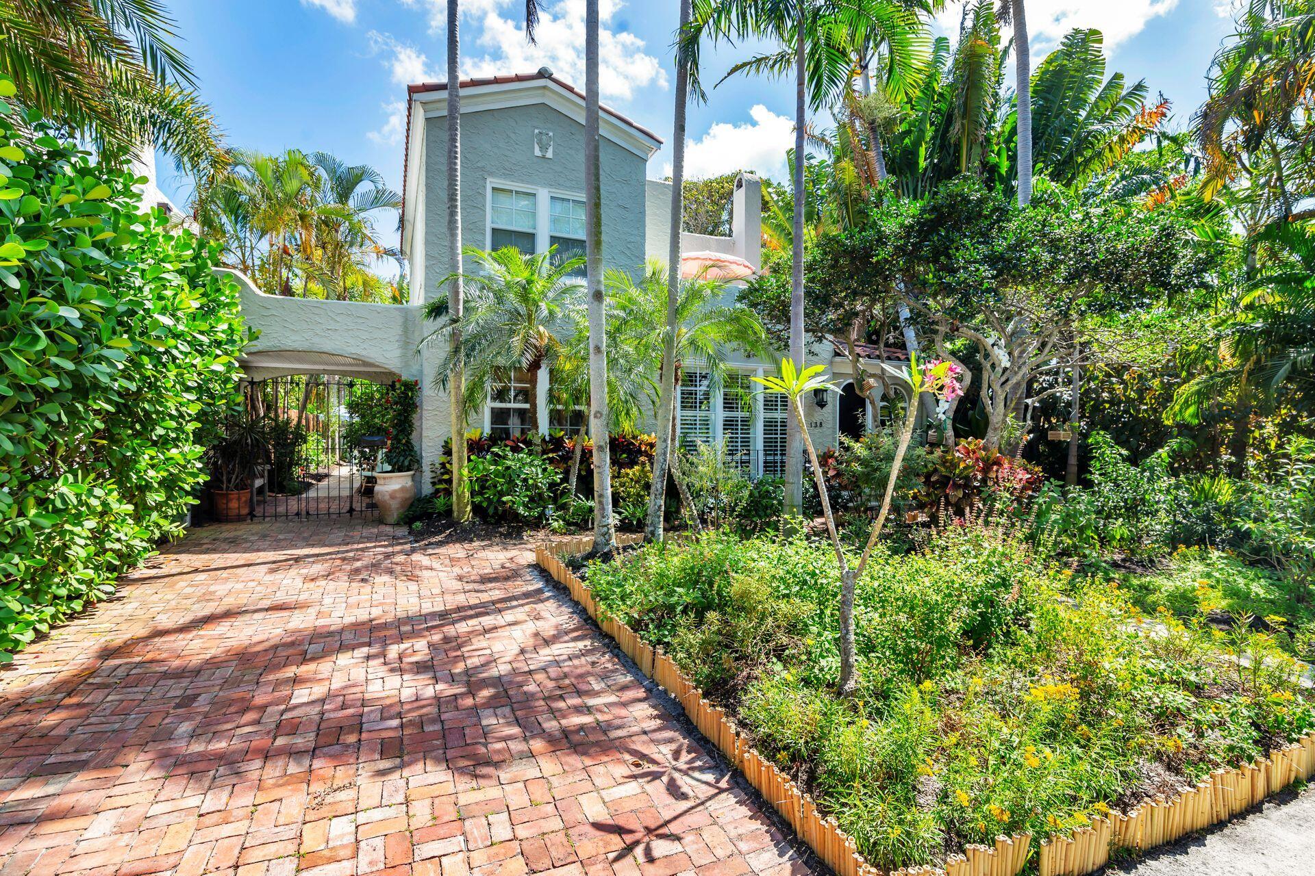 138 Greymon Drive, West Palm Beach, Palm Beach County, Florida - 5 Bedrooms  
4 Bathrooms - 