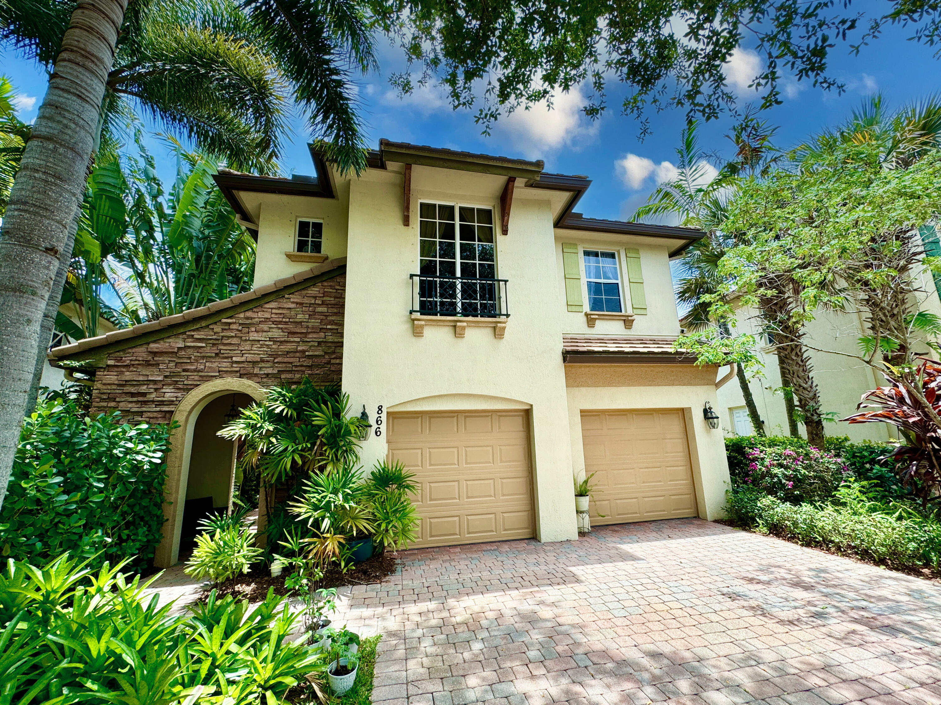 Property for Sale at 866 Taft Court, Palm Beach Gardens, Palm Beach County, Florida - Bedrooms: 3 
Bathrooms: 2.5  - $969,999