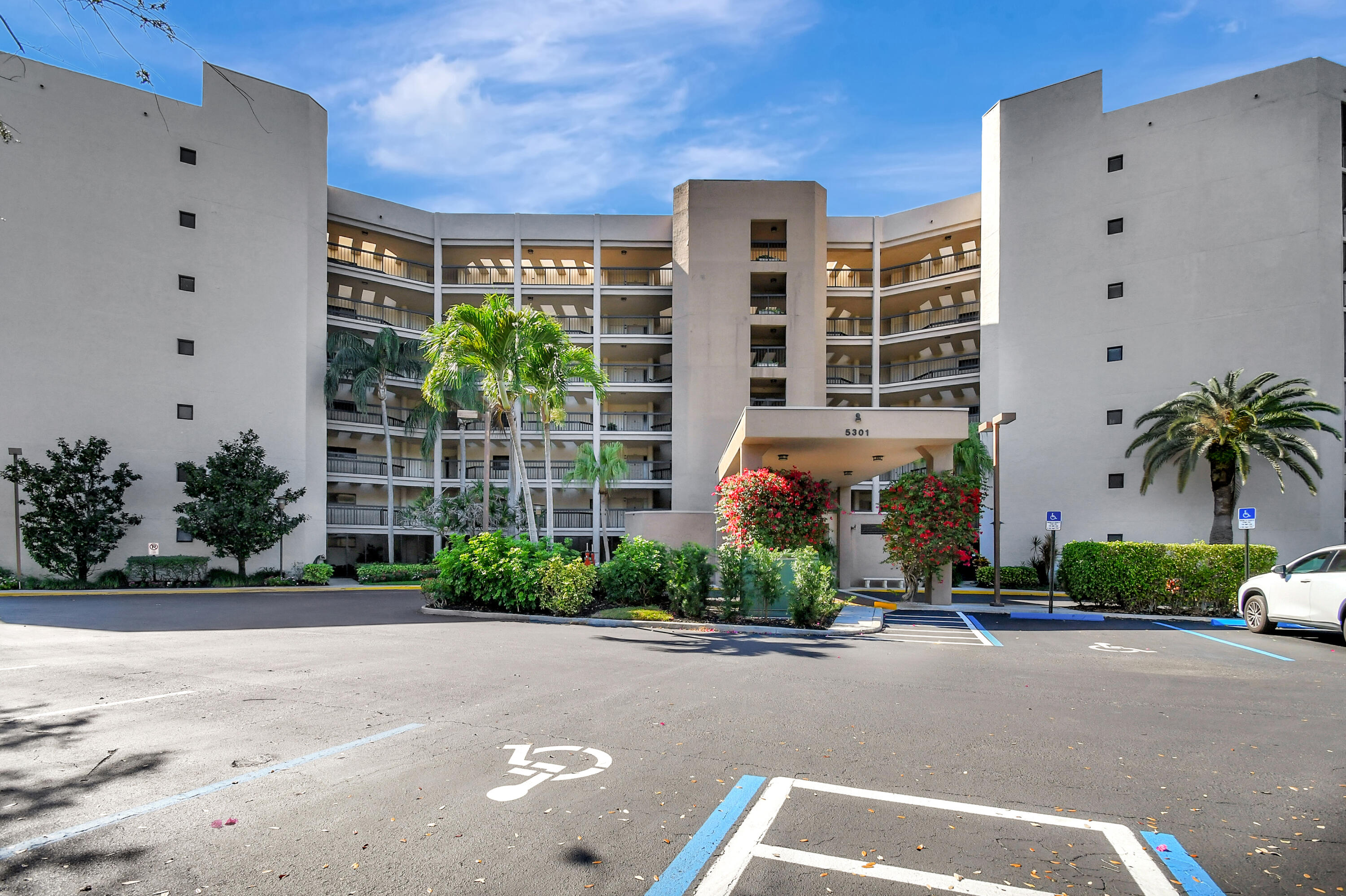 Property for Sale at 5301 Fountains Drive 404, Lake Worth, Palm Beach County, Florida - Bedrooms: 3 
Bathrooms: 2.5  - $425,000