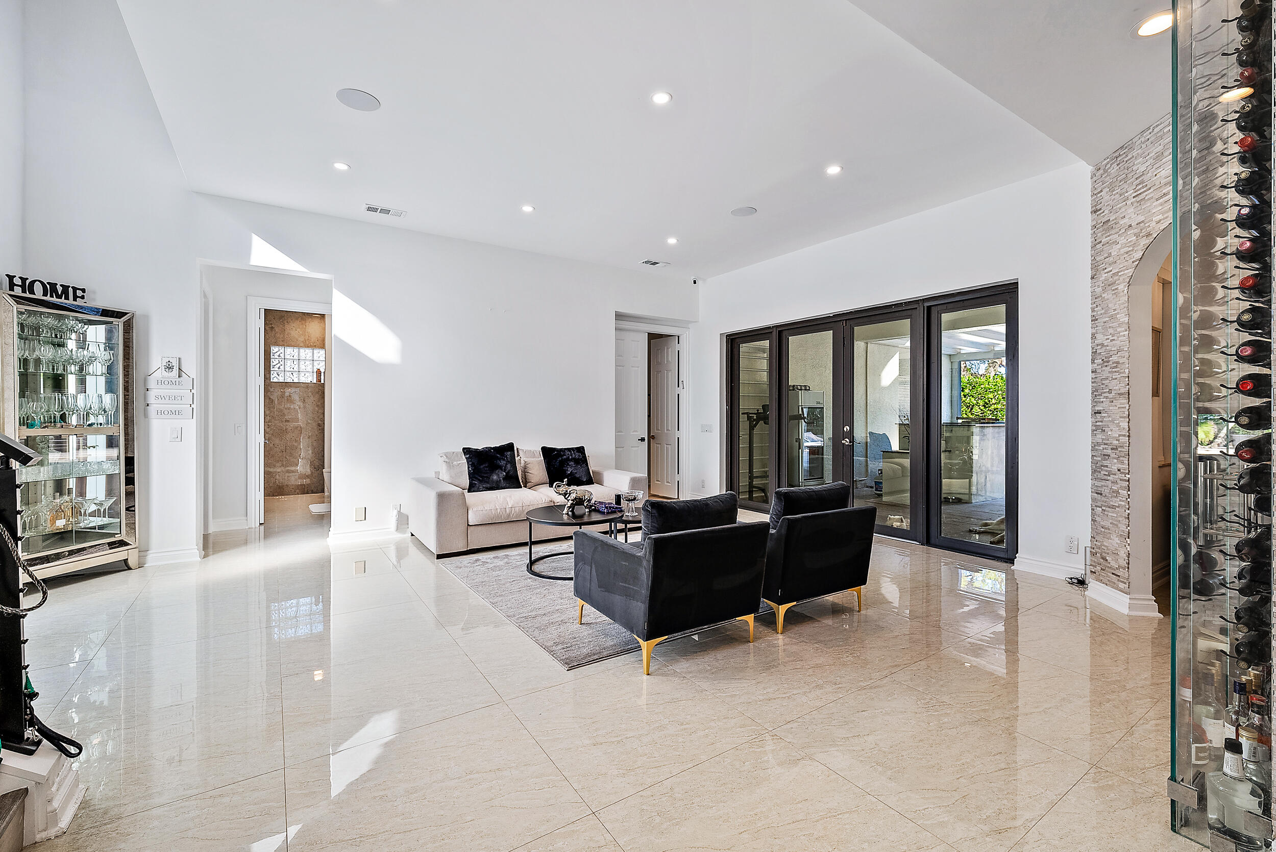 125 Pembroke Drive, Palm Beach Gardens, Palm Beach County, Florida - 5 Bedrooms  
4 Bathrooms - 