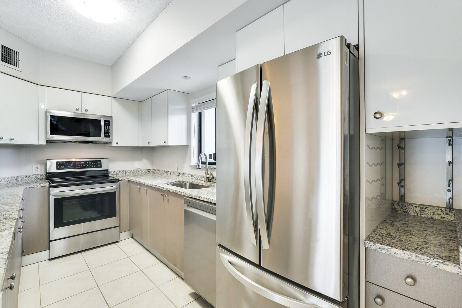 2105 Lavers Circle 108, Delray Beach, Palm Beach County, Florida - 2 Bedrooms  
2 Bathrooms - 