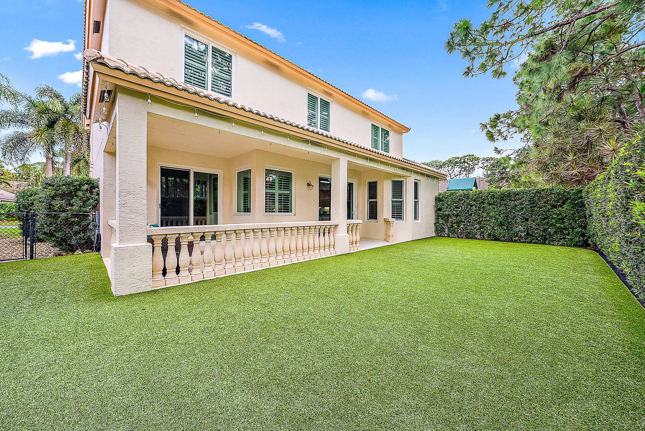 Property for Sale at 437 Woodview Circle, Palm Beach Gardens, Palm Beach County, Florida - Bedrooms: 4 
Bathrooms: 3  - $995,000