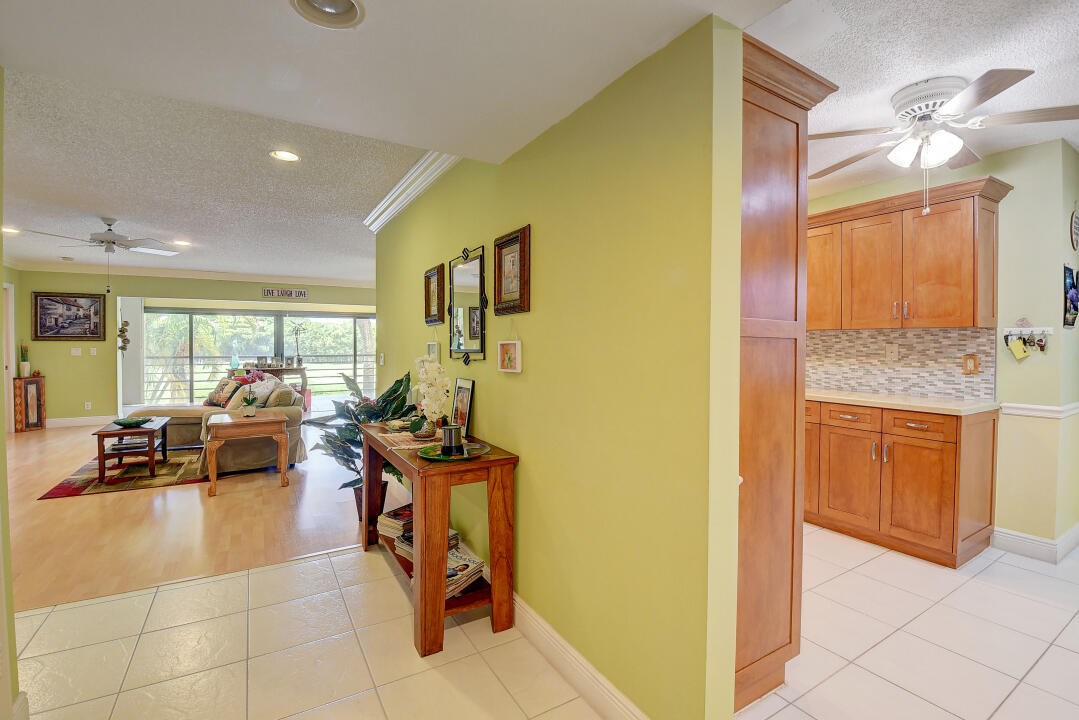 Property for Sale at 6422 Aspen Glen Circle 206, Boynton Beach, Palm Beach County, Florida - Bedrooms: 3 
Bathrooms: 2  - $390,000