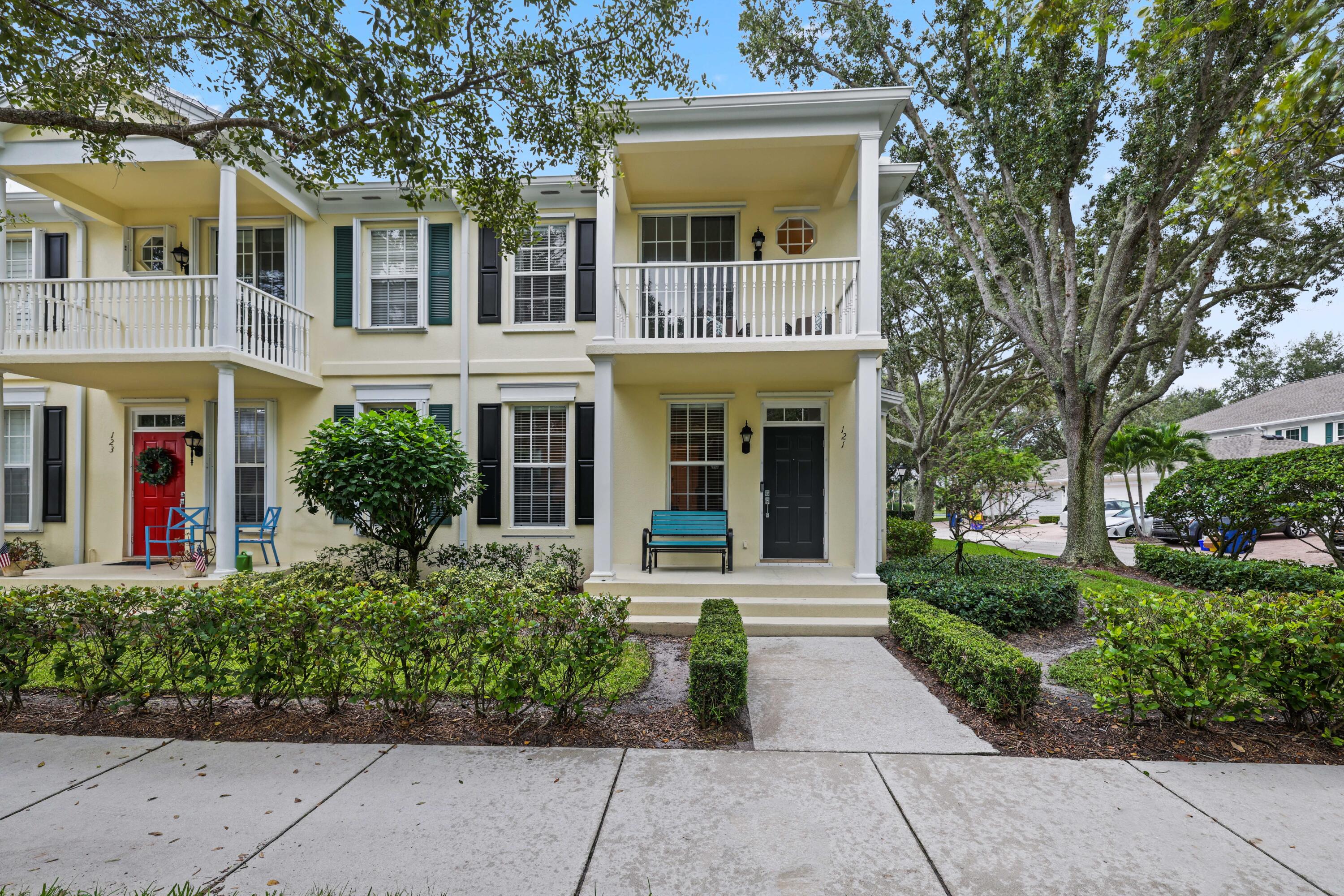 121 Courtenay Court, Jupiter, Palm Beach County, Florida - 3 Bedrooms  
2.5 Bathrooms - 