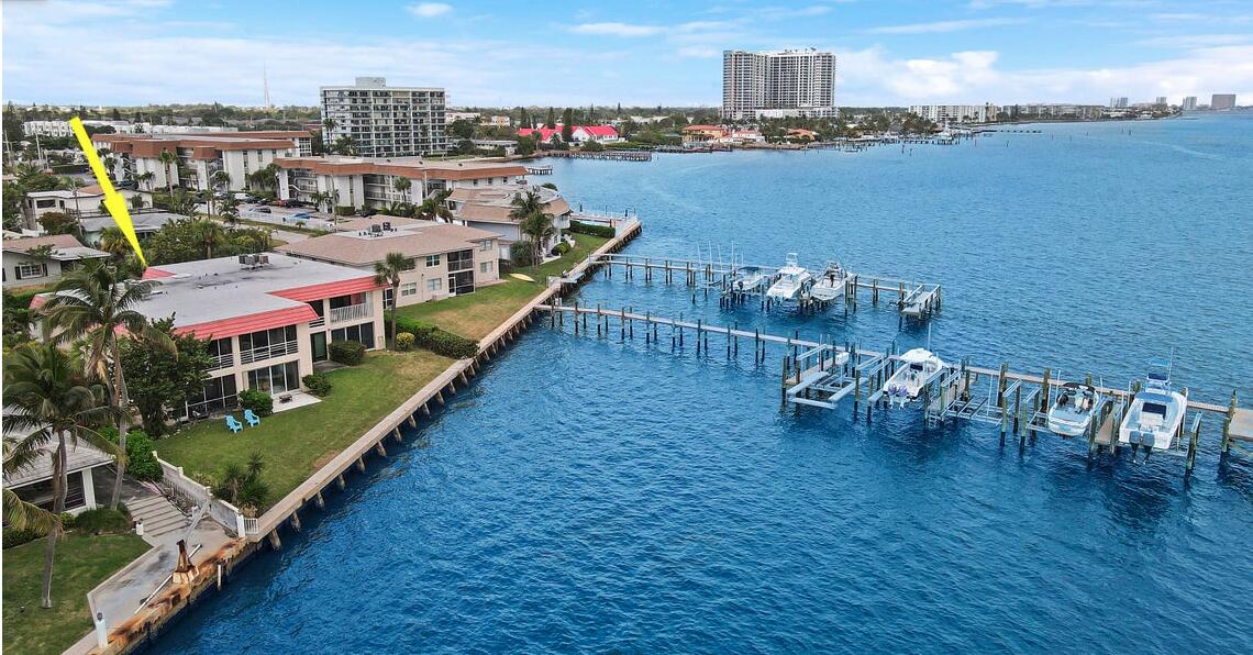360 Wilma Circle, Riviera Beach, Palm Beach County, Florida - 9 Bedrooms  
9 Bathrooms - 