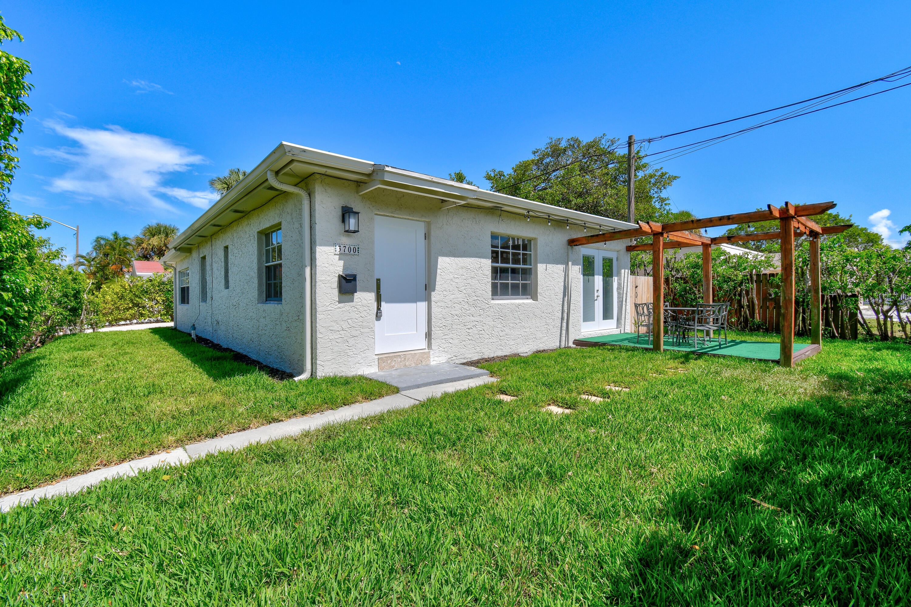 3700 S Olive Avenue, West Palm Beach, Palm Beach County, Florida - 2 Bedrooms  
2 Bathrooms - 