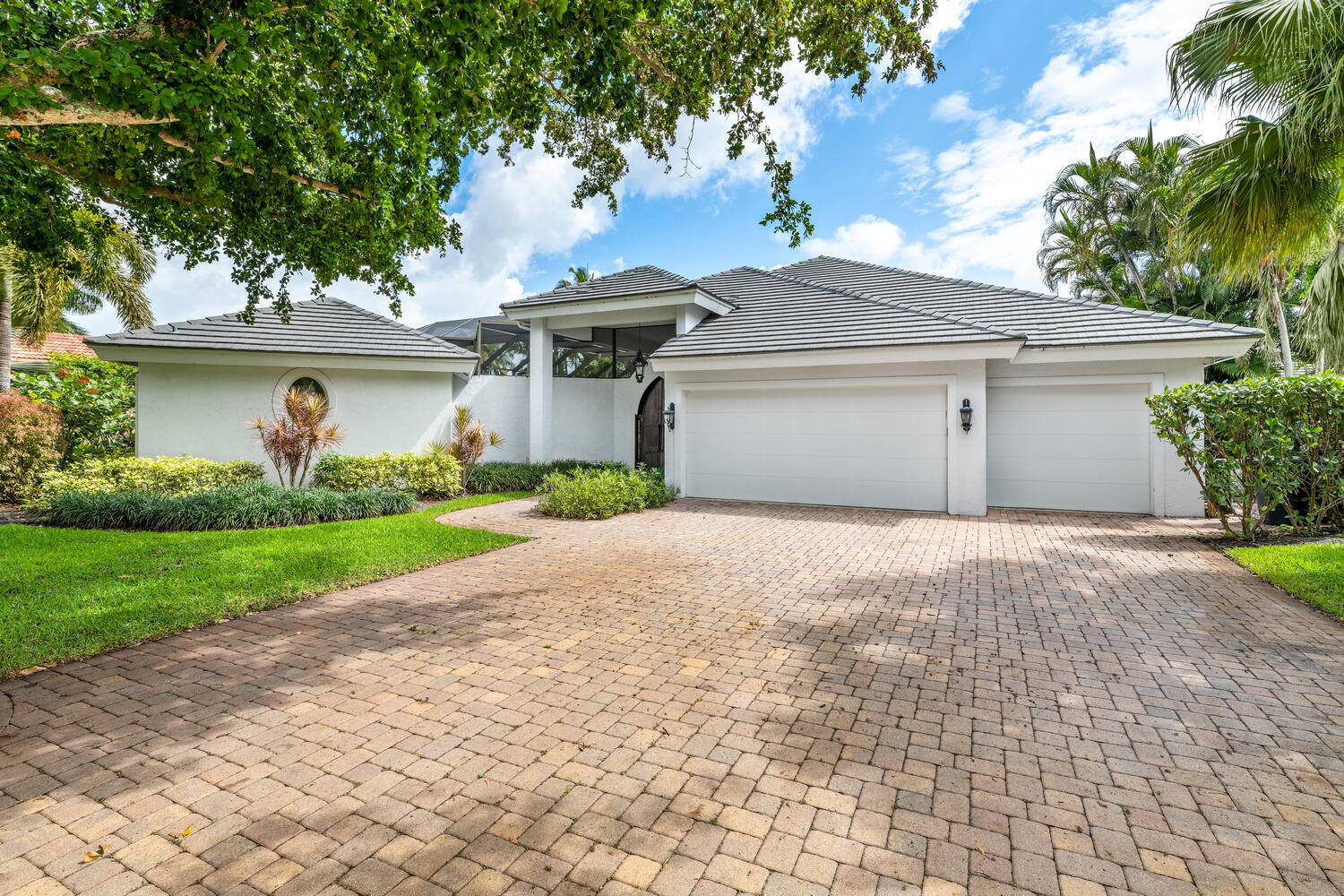 Property for Sale at 11167 Isle Brook Court, Wellington, Palm Beach County, Florida - Bedrooms: 4 
Bathrooms: 4.5  - $2,449,000