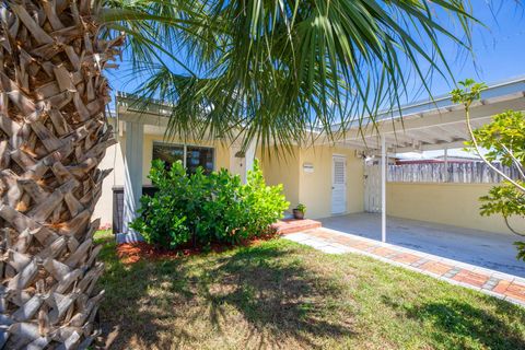Tiny photo for 5225 NE 5 Avenue, Oakland Park, FL 33334 (MLS # RX-11116108)