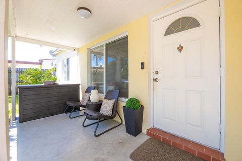 Tiny photo for 5225 NE 5 Avenue, Oakland Park, FL 33334 (MLS # RX-11116108)