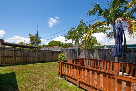 Tiny photo for 5225 NE 5 Avenue, Oakland Park, FL 33334 (MLS # RX-11116108)