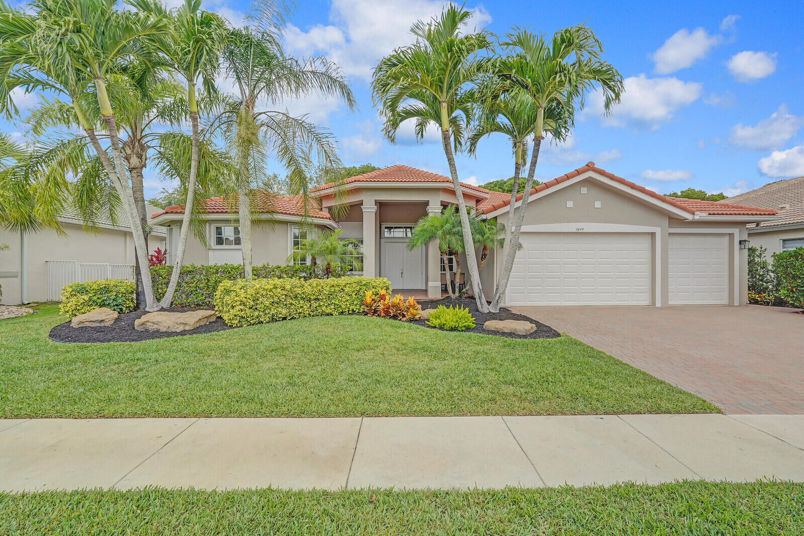 Property for Sale at 11849 Osprey Point Circle, Wellington, Palm Beach County, Florida - Bedrooms: 4 
Bathrooms: 3  - $985,000