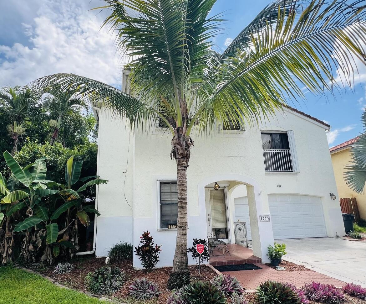1773 Harborside Circle, Wellington, Palm Beach County, Florida - 4 Bedrooms  
2.5 Bathrooms - 