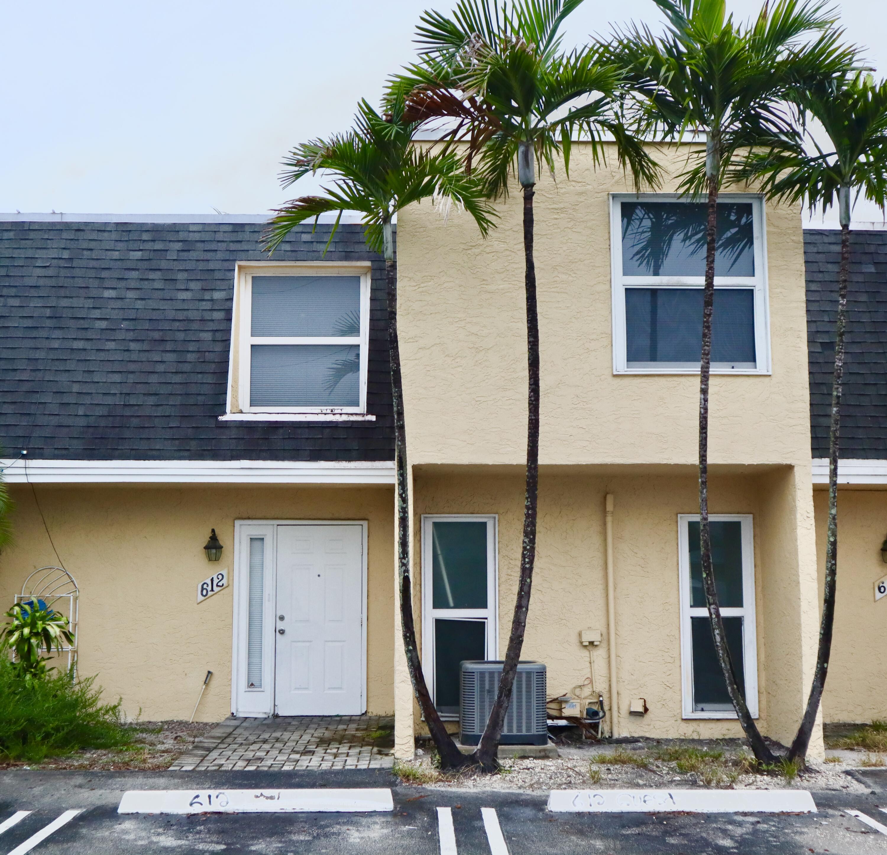 612 Sw 1st Street, Boynton Beach, Palm Beach County, Florida - 3 Bedrooms  
1.5 Bathrooms - 