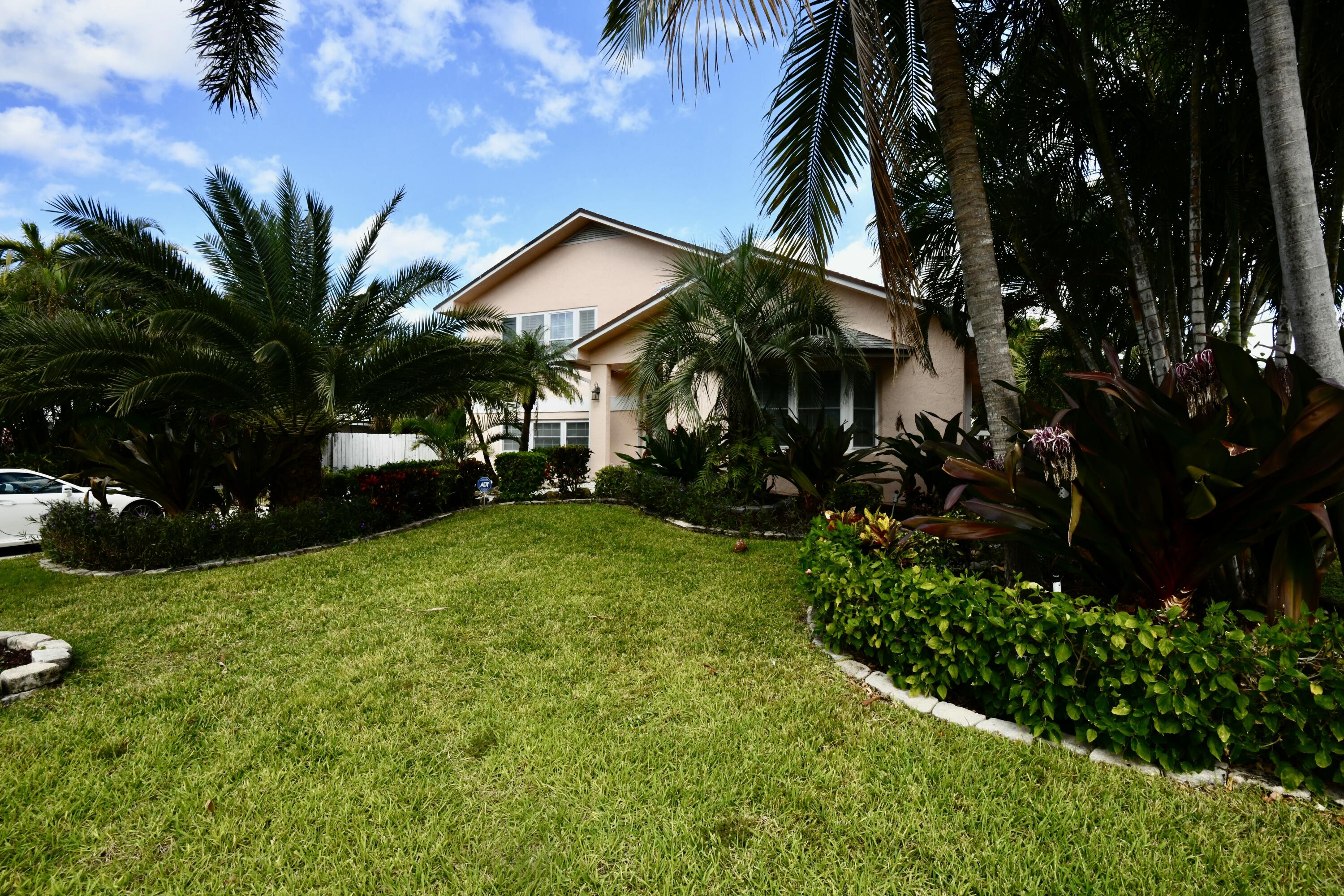 225 Cascade Lane, Palm Beach Shores, Palm Beach County, Florida - 4 Bedrooms  
2.5 Bathrooms - 