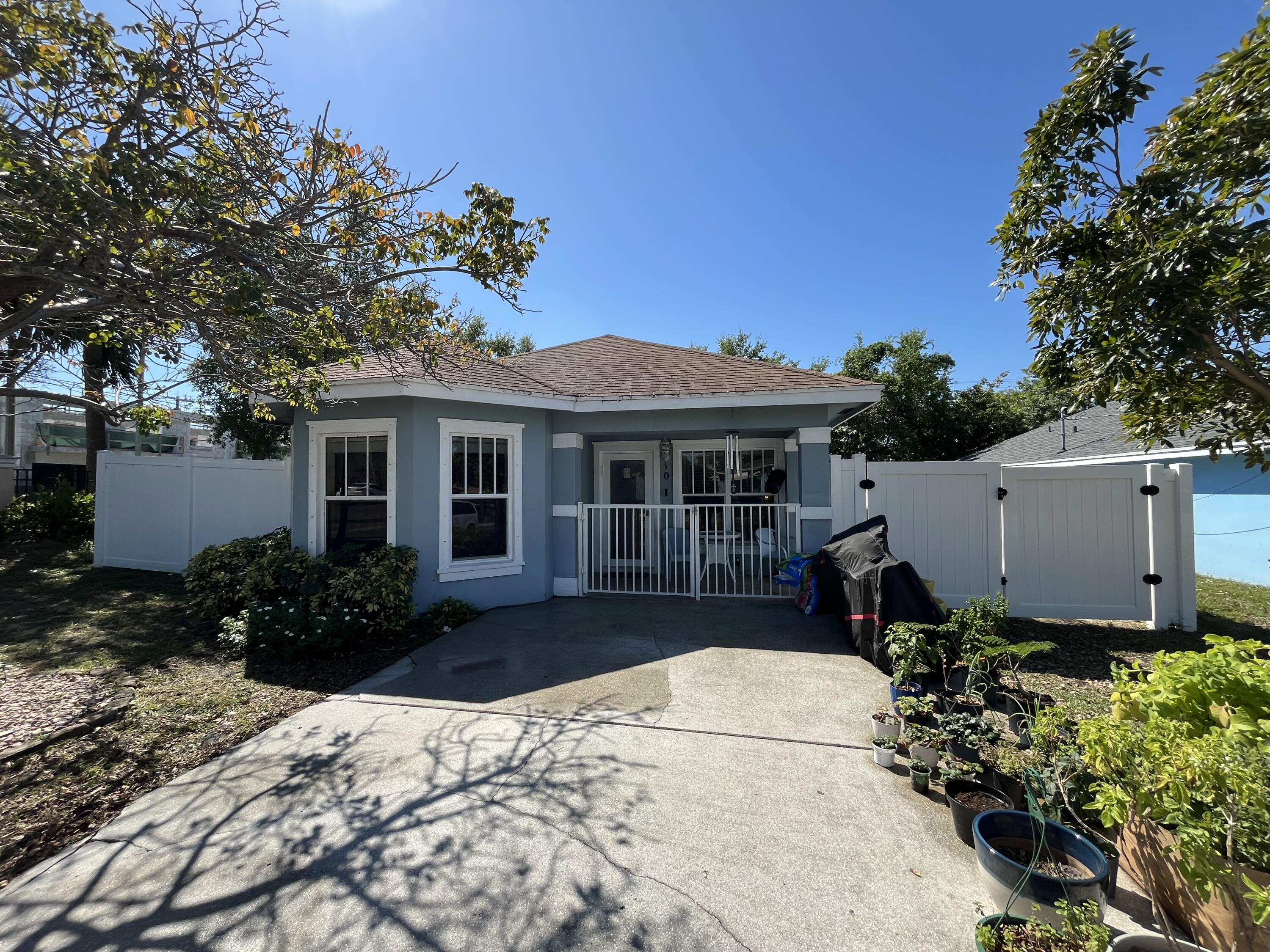 1006 22nd Street, West Palm Beach, Palm Beach County, Florida - 3 Bedrooms  
2 Bathrooms - 