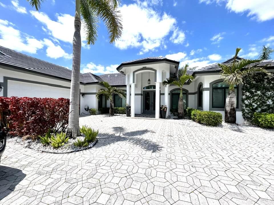Property for Sale at 2114 Greenview Cove Drive, Wellington, Palm Beach County, Florida - Bedrooms: 5 
Bathrooms: 4.5  - $2,399,000