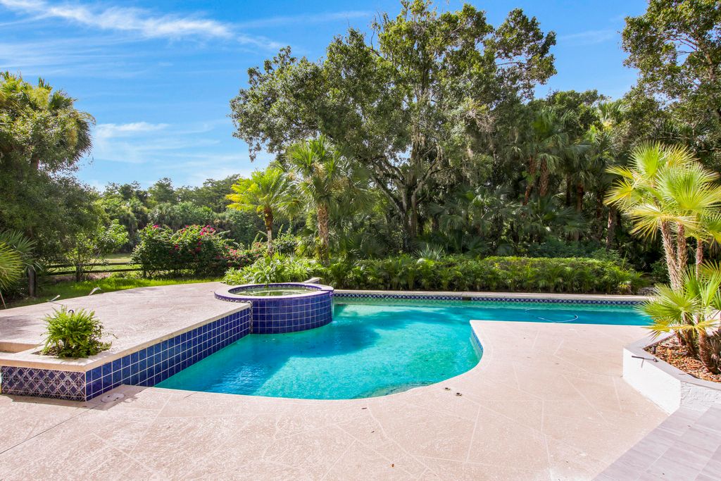 Photo of 18043 SE Old Trail Drive, Jupiter, FL 33478 (MLS # RX-10821010)