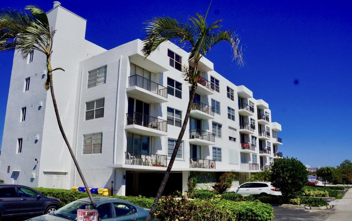 Property for Sale at 301 Croton Avenue 407, Lantana, Palm Beach County, Florida - Bedrooms: 1 
Bathrooms: 1  - $275,000