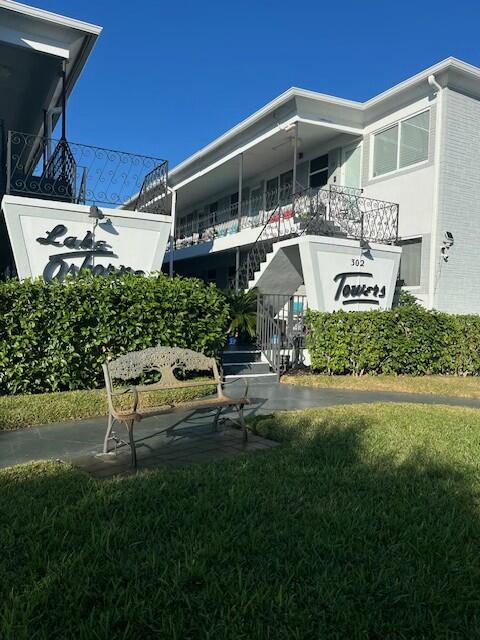 Property for Sale at 302 Lake Osborne Drive 19, Lake Worth, Palm Beach County, Florida - Bedrooms: 1 
Bathrooms: 1  - $73,400