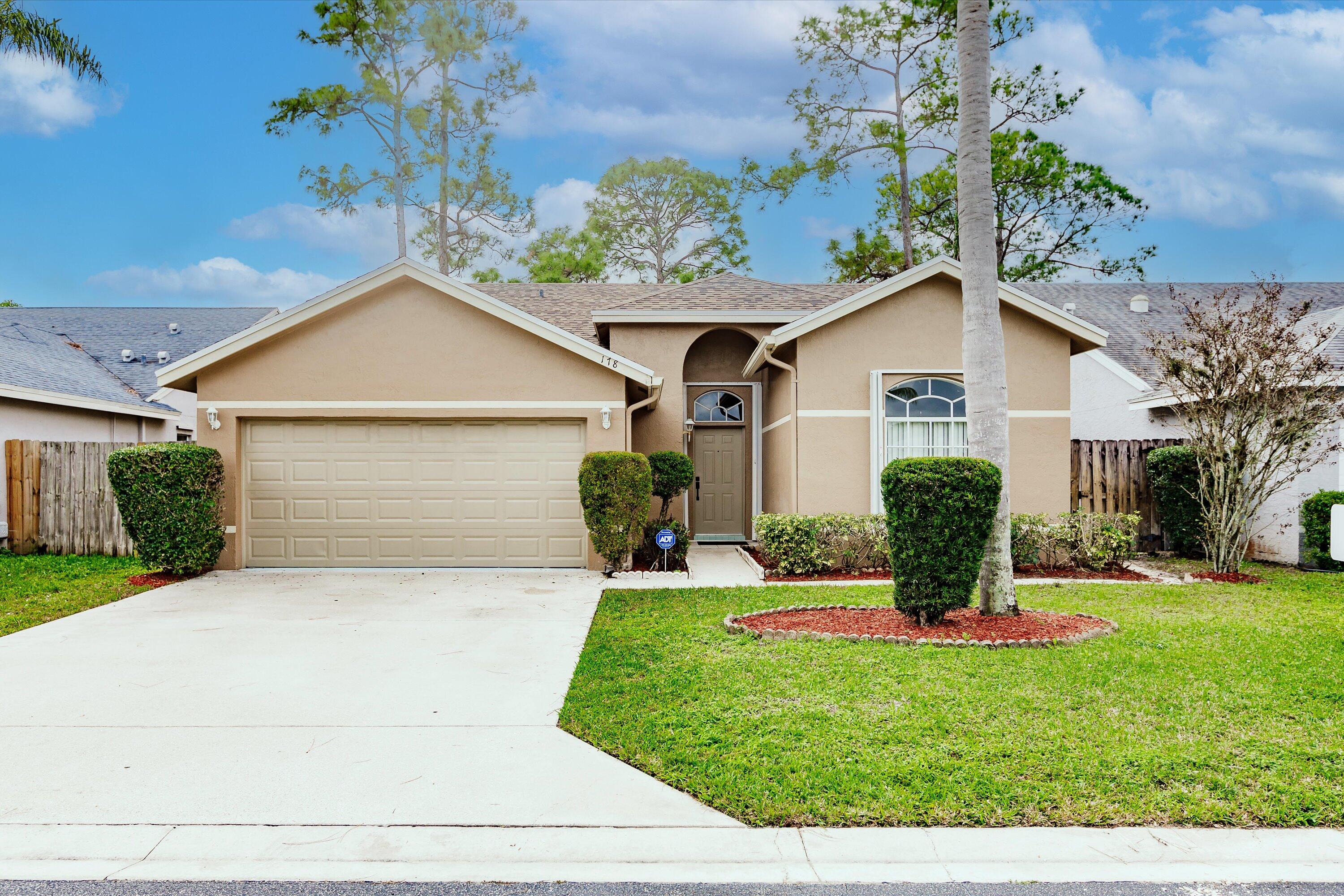 178 Heatherwood Drive, Royal Palm Beach, Palm Beach County, Florida - 3 Bedrooms  
2 Bathrooms - 