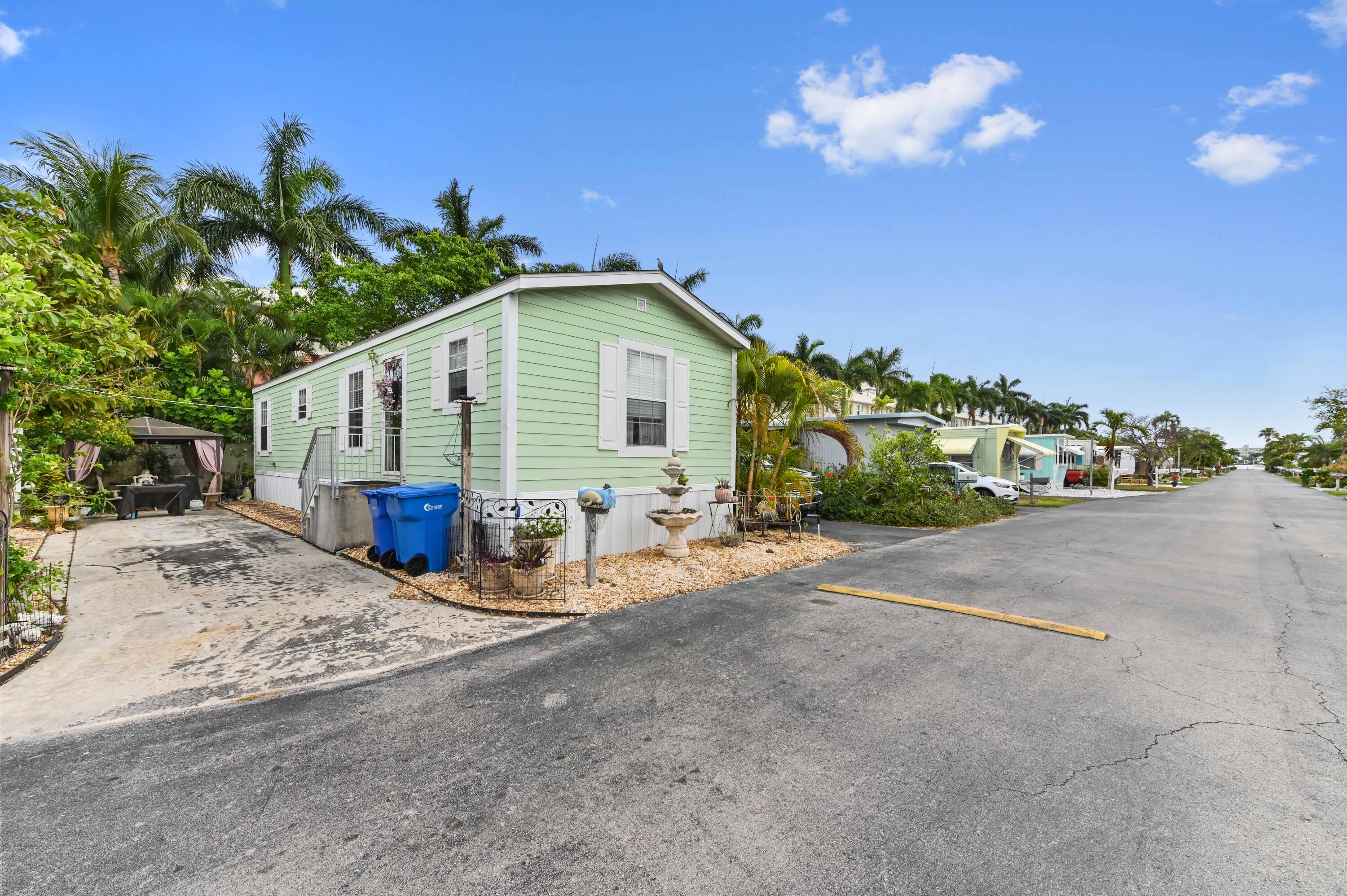 Property for Sale at 2 E View Street, Lantana, Palm Beach County, Florida - Bedrooms: 2 
Bathrooms: 2  - $225,000