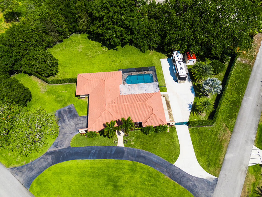 12483 Pineacre Lane, Wellington, Palm Beach County, Florida - 4 Bedrooms  
3 Bathrooms - 