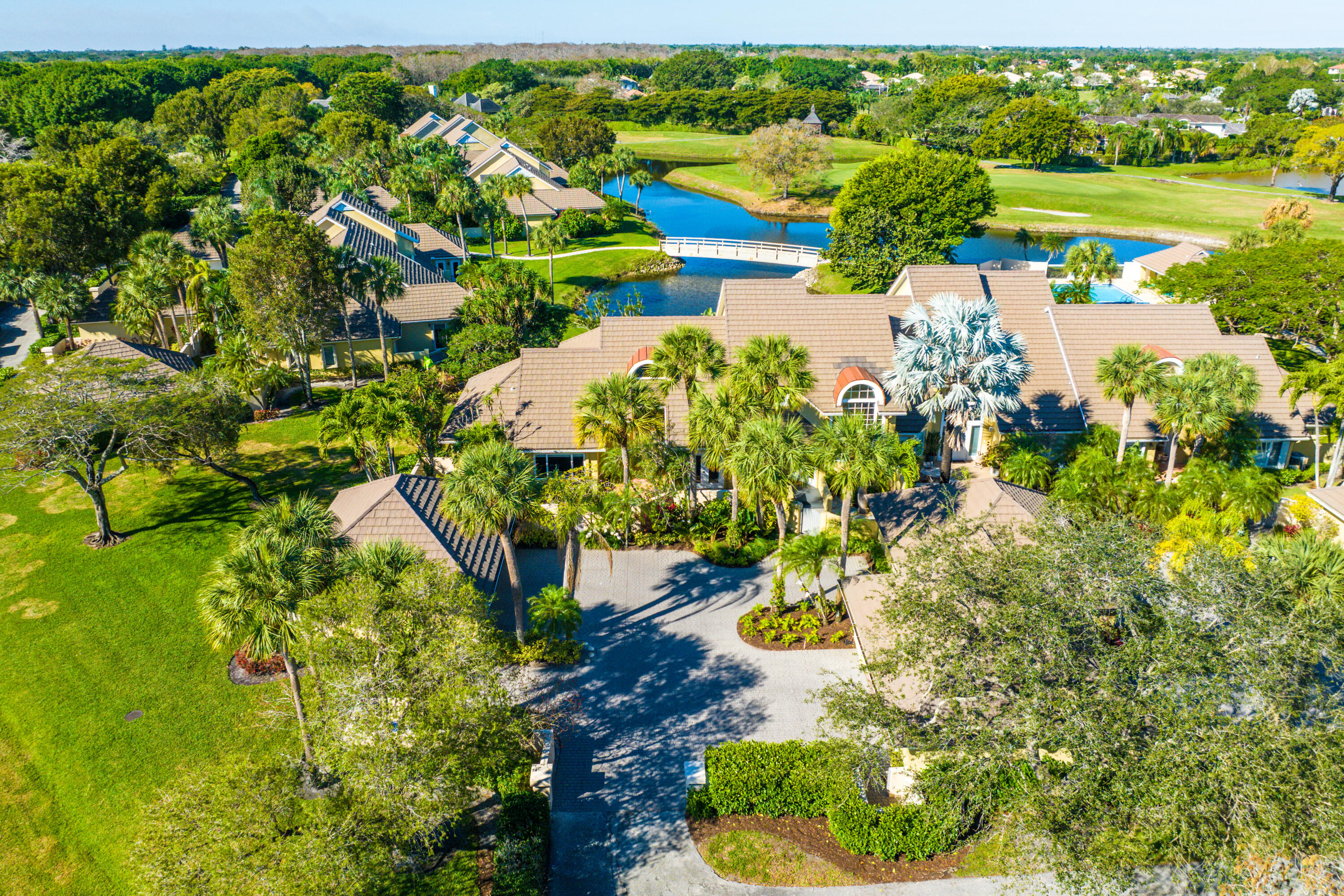 Property for Sale at 2627 Muirfield Court, Wellington, Palm Beach County, Florida - Bedrooms: 3 
Bathrooms: 3  - $1,050,000