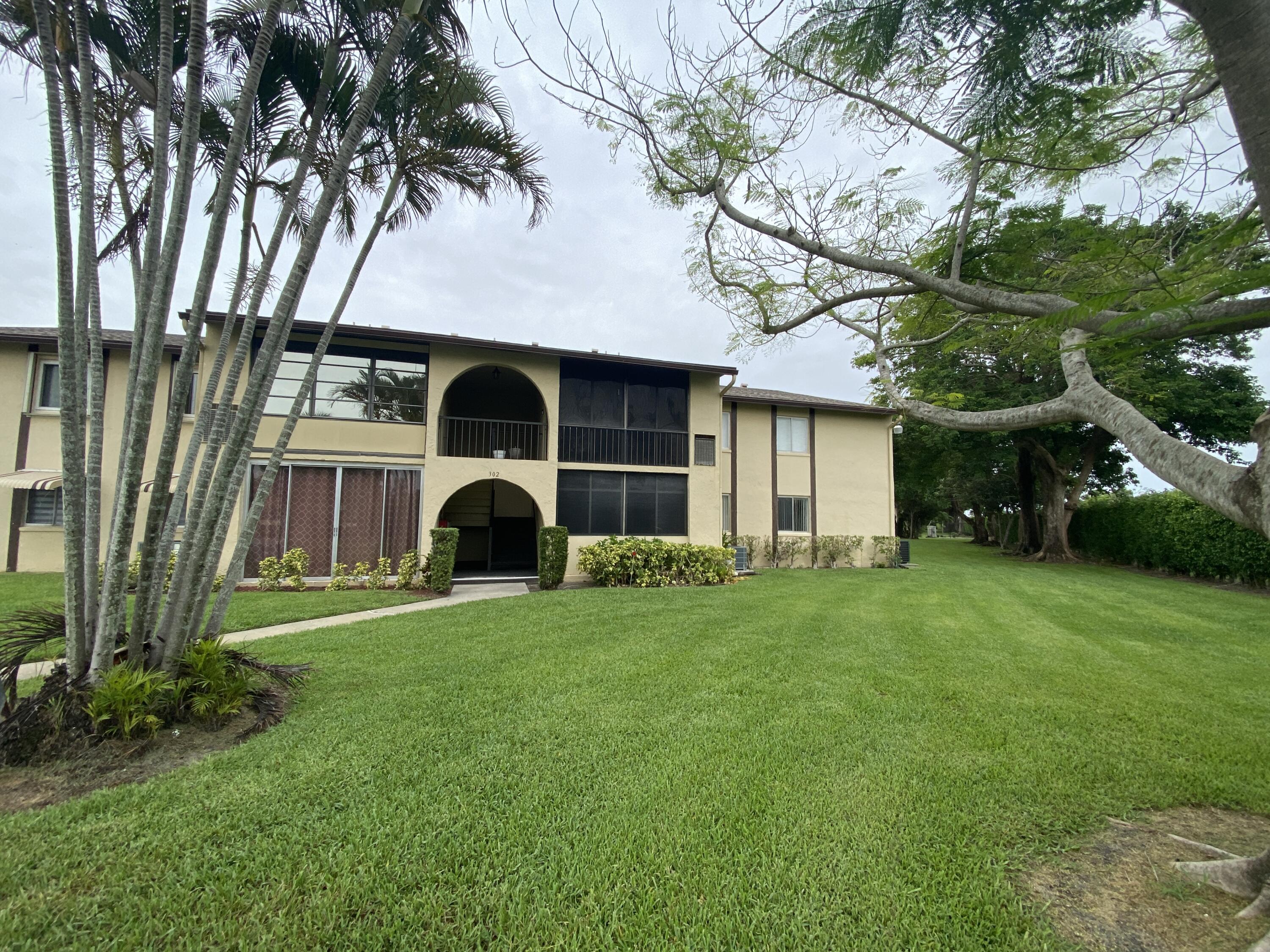 Property for Sale at 302 Pine Ridge Circle D-1, Greenacres, Palm Beach County, Florida - Bedrooms: 2 
Bathrooms: 1.5  - $140,000