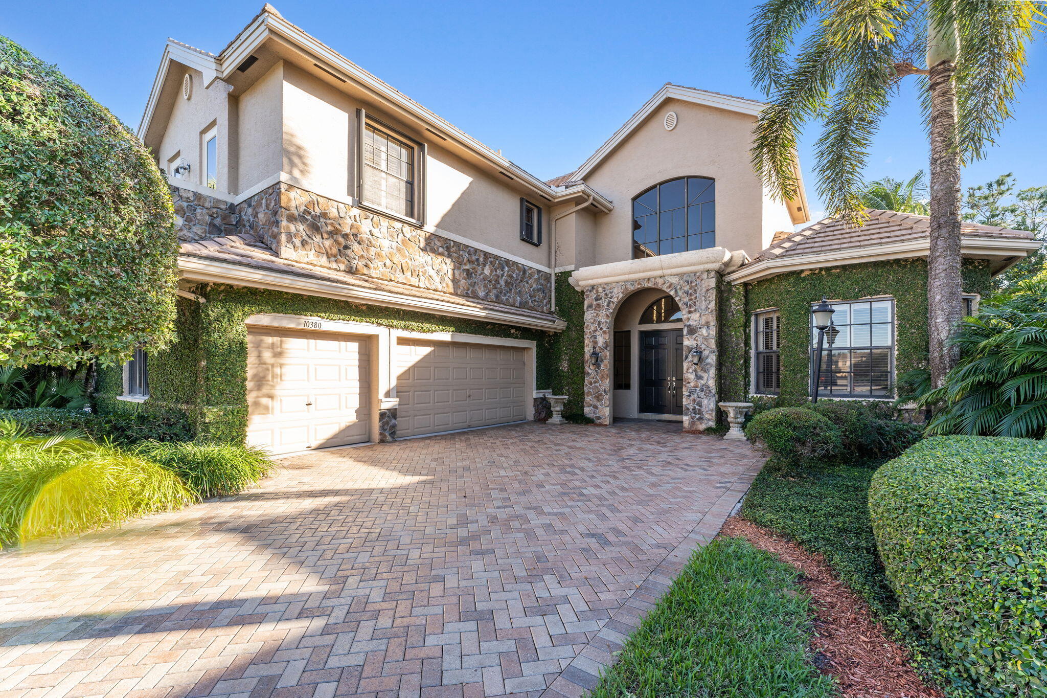 Property for Sale at 10380 Trianon Place, Wellington, Palm Beach County, Florida - Bedrooms: 5 
Bathrooms: 4.5  - $1,199,000