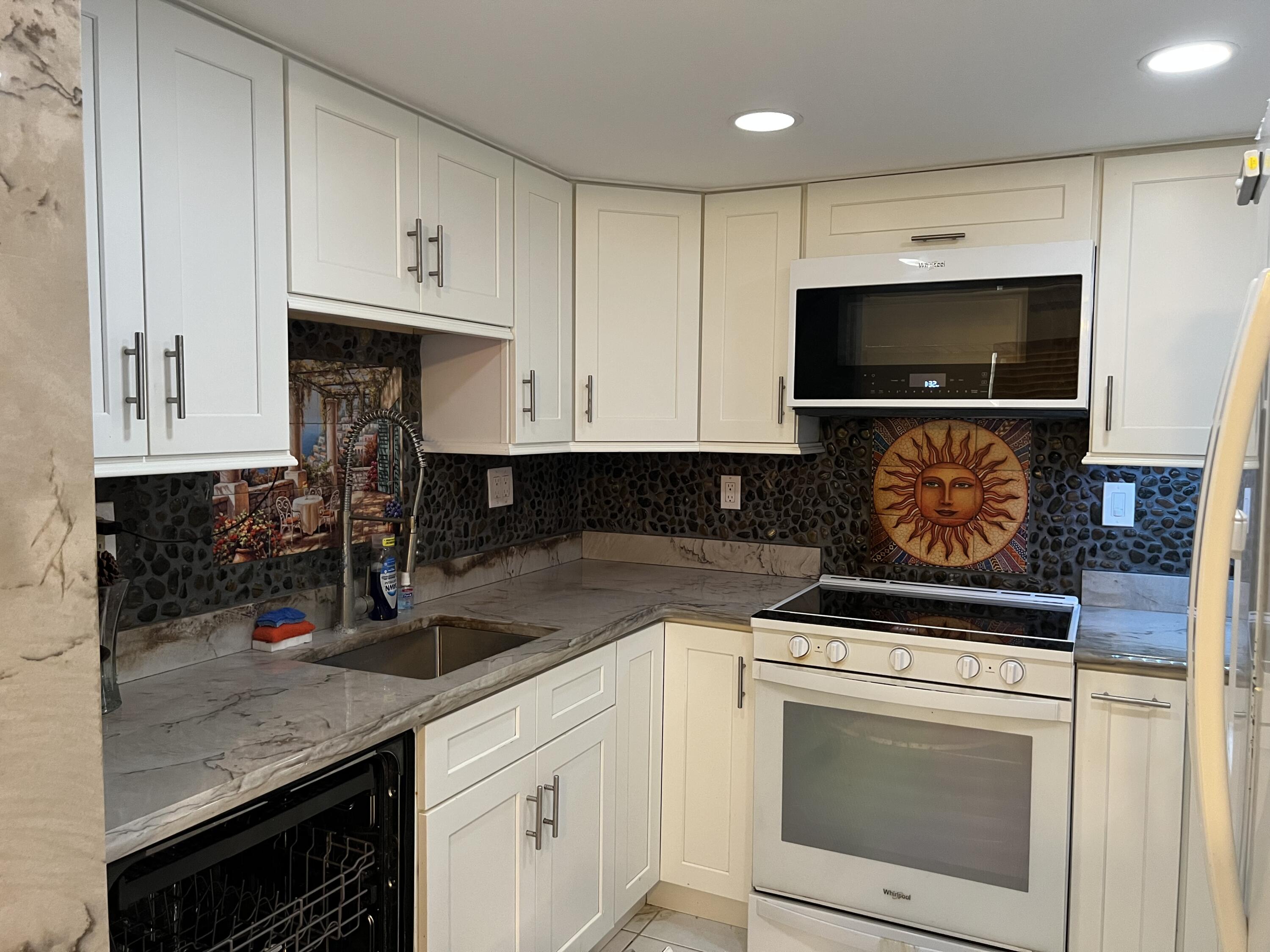 Property for Sale at 2 Burgundy A, Delray Beach, Palm Beach County, Florida - Bedrooms: 1 
Bathrooms: 1.5  - $90,000
