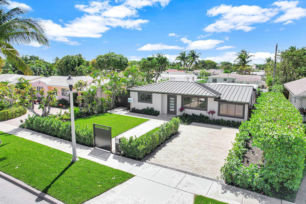 372 Forest Hill Boulevard, West Palm Beach, Palm Beach County, Florida - 4 Bedrooms  
2.5 Bathrooms - 