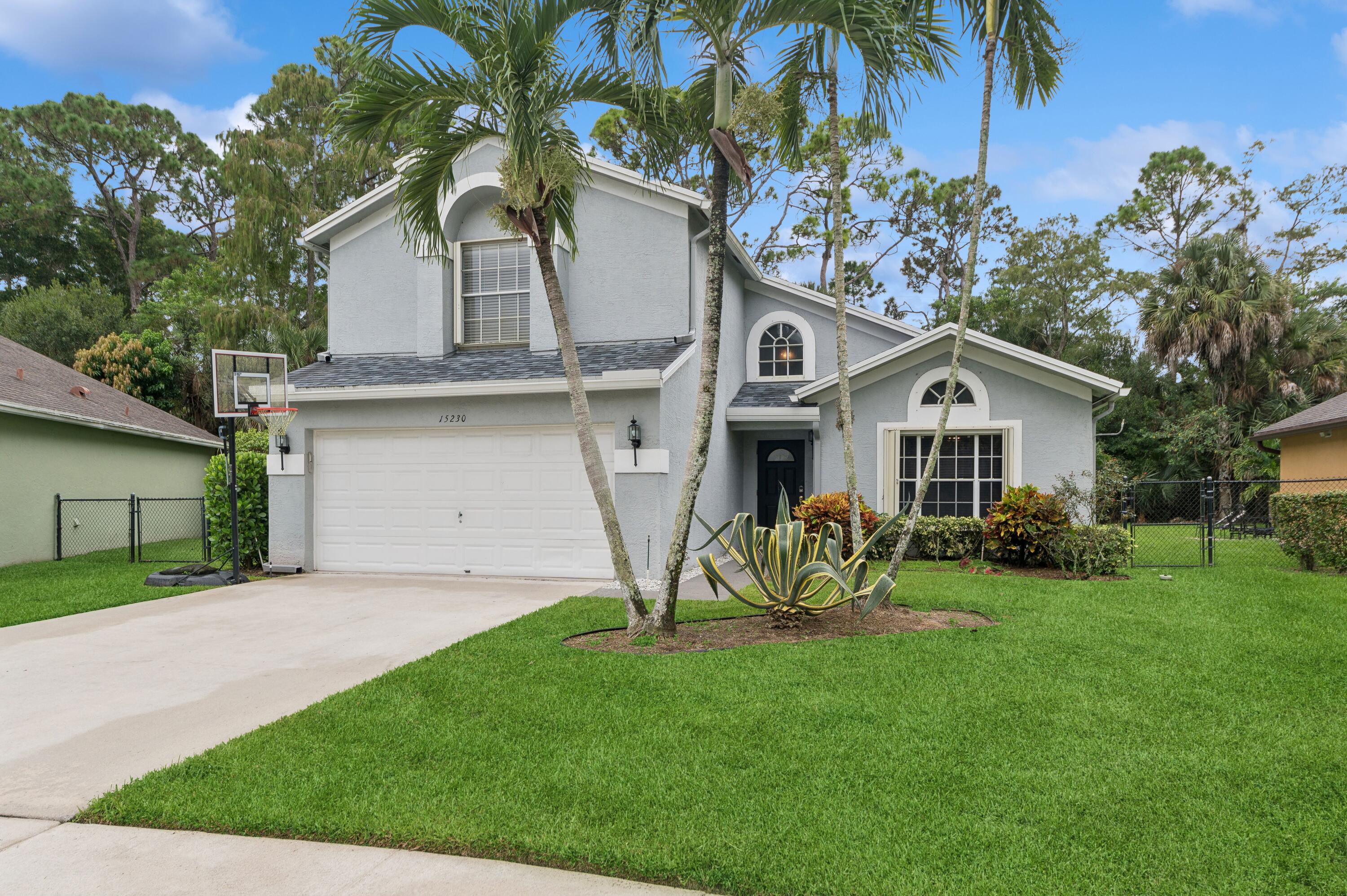 15230 Oak Chase Court, Wellington, Palm Beach County, Florida - 3 Bedrooms  
2.5 Bathrooms - 