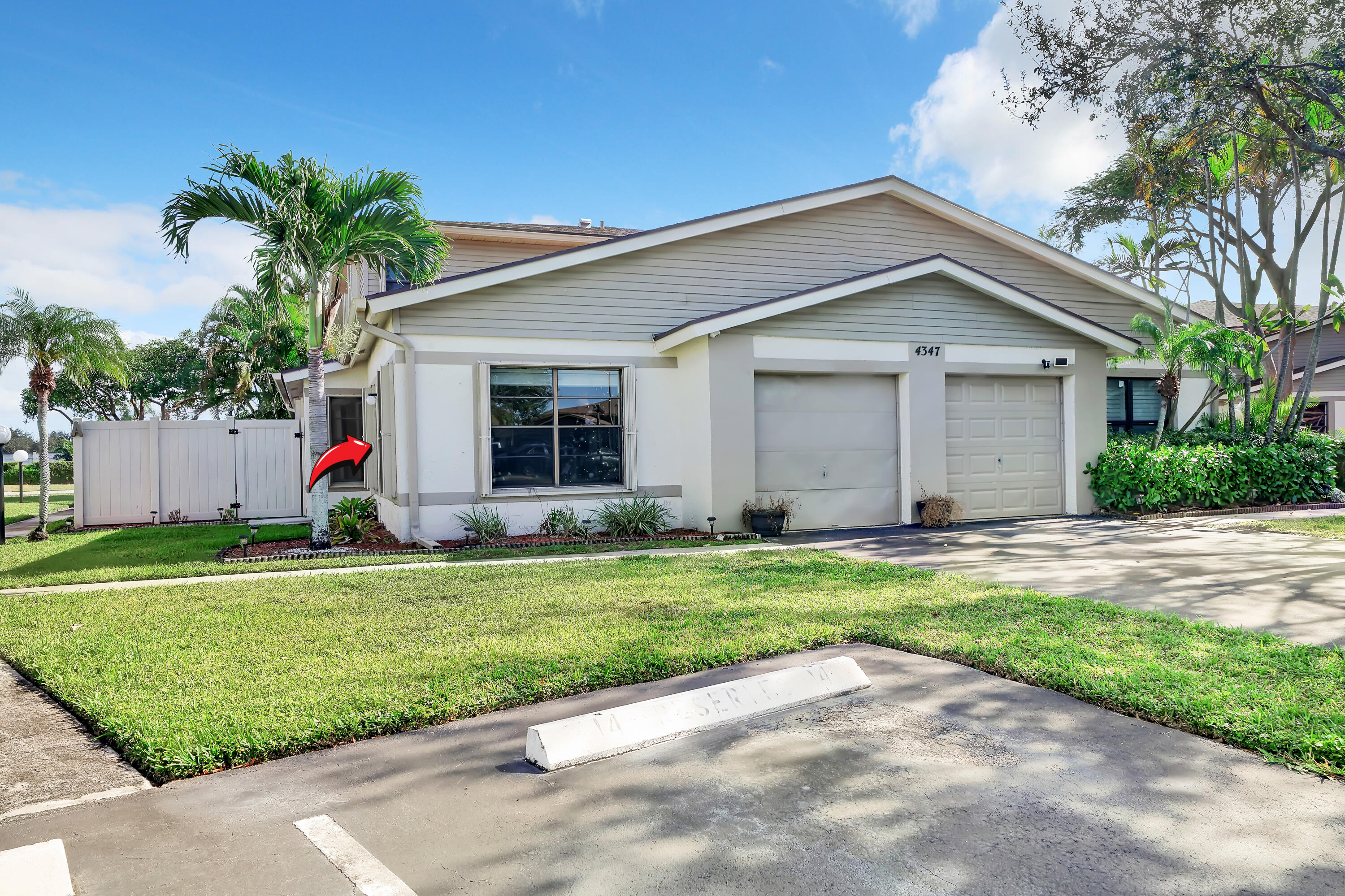 4347 Willow Pond Road A, West Palm Beach, Palm Beach County, Florida - 3 Bedrooms  
2.5 Bathrooms - 