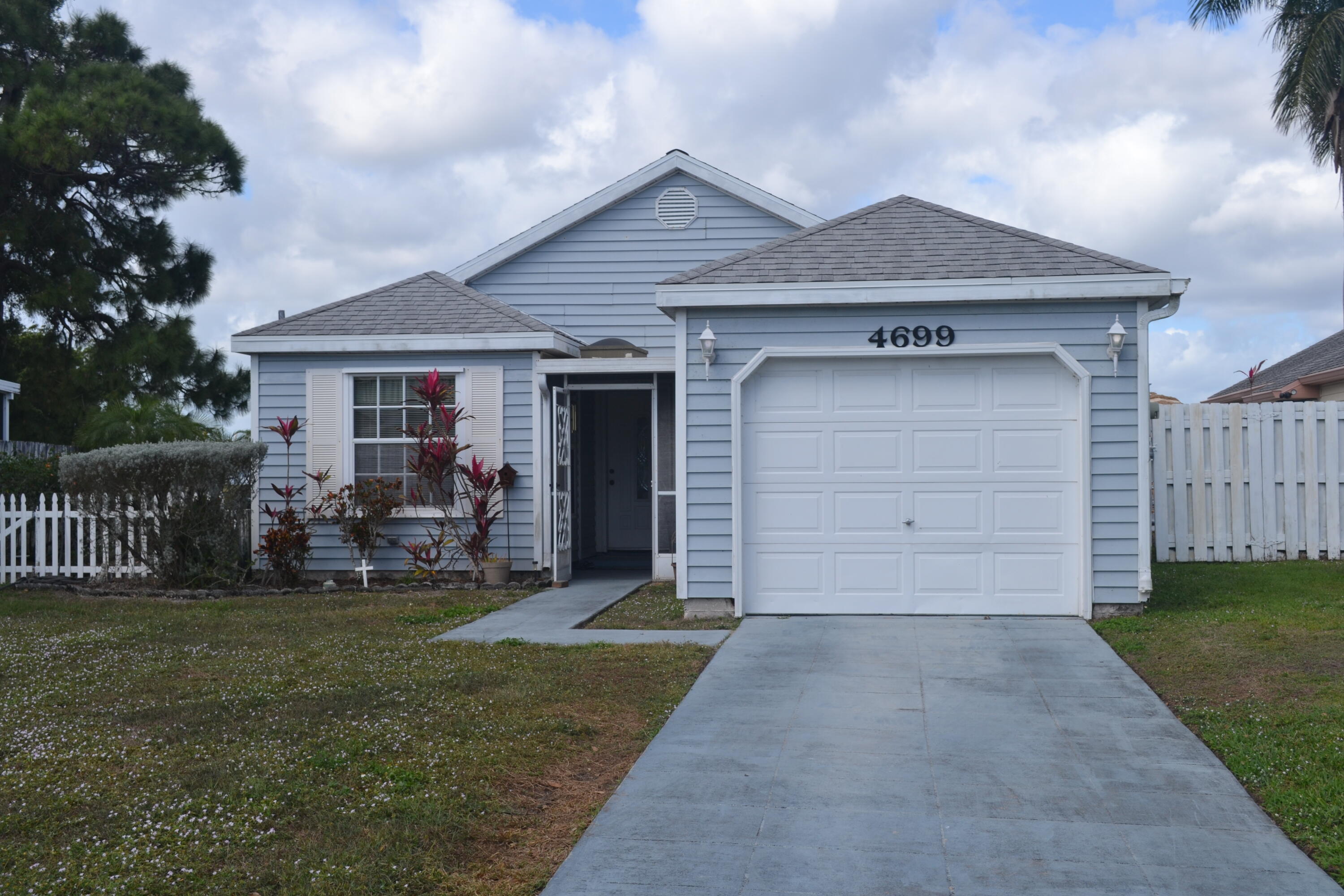 Property for Sale at 4699 Lakeside Circle, West Palm Beach, Palm Beach County, Florida - Bedrooms: 2 
Bathrooms: 2  - $384,000