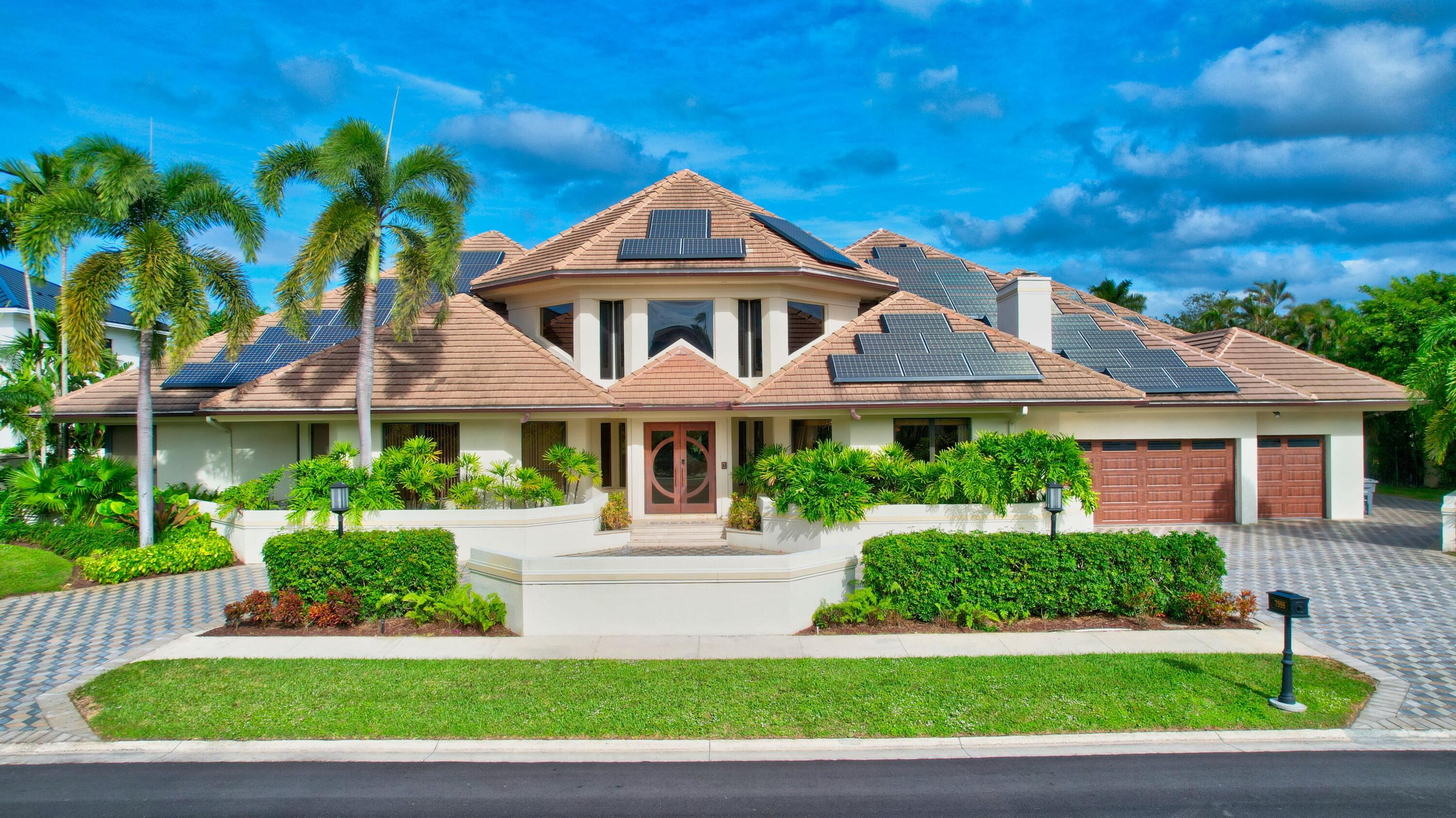Property for Sale at 7555 Mandarin Drive, Boca Raton, Palm Beach County, Florida - Bedrooms: 5 
Bathrooms: 6.5  - $2,900,000