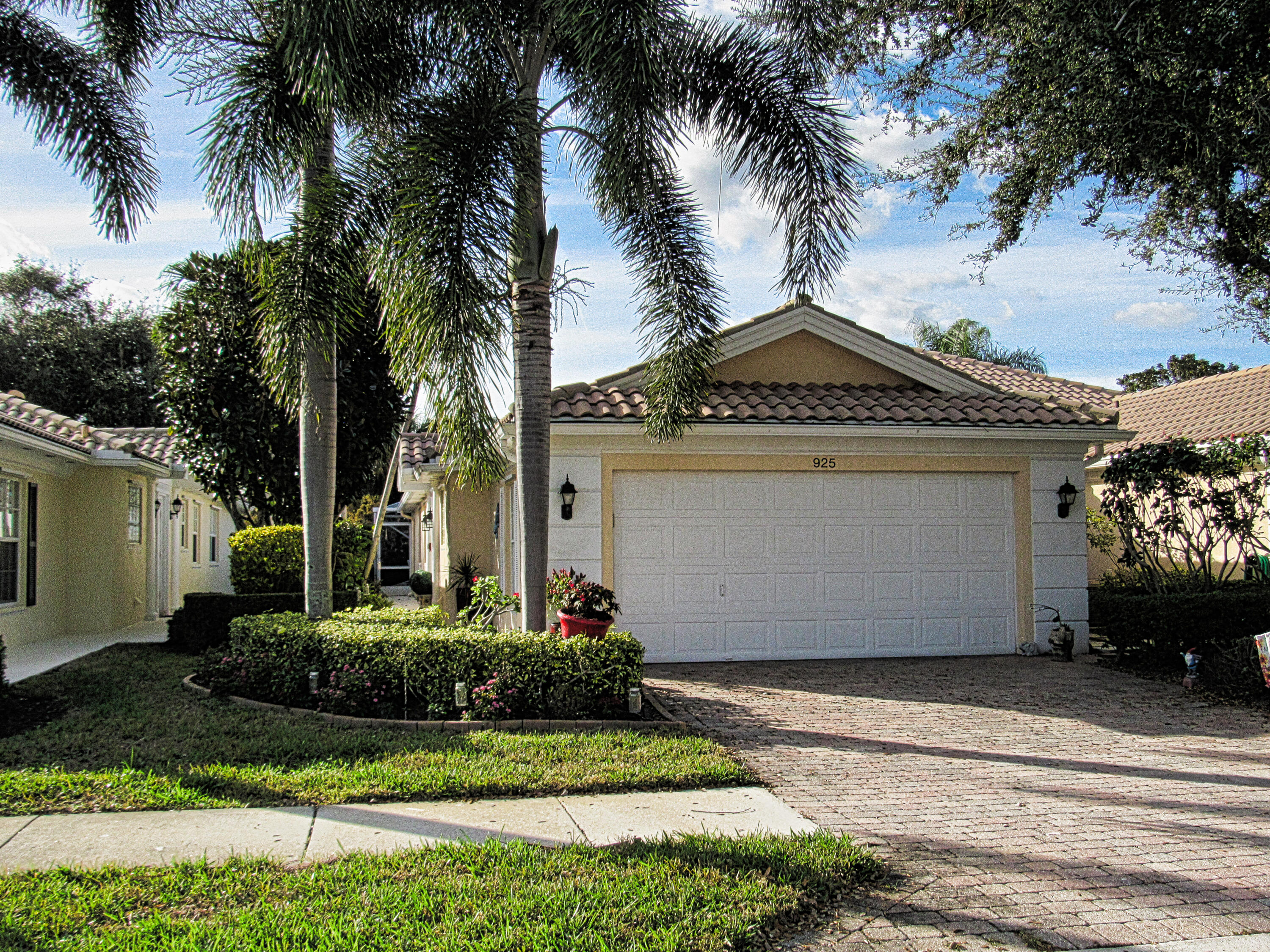 Property for Sale at 925 Magdalena Road, Palm Beach Gardens, Palm Beach County, Florida - Bedrooms: 2 
Bathrooms: 2  - $655,000