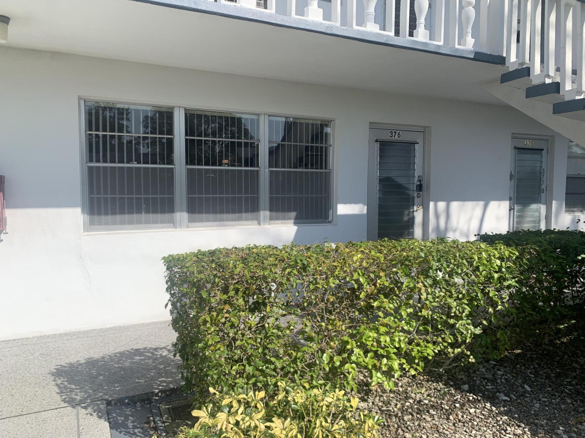 376 Windsor Q, West Palm Beach, Palm Beach County, Florida - 1 Bedrooms  
1.5 Bathrooms - 