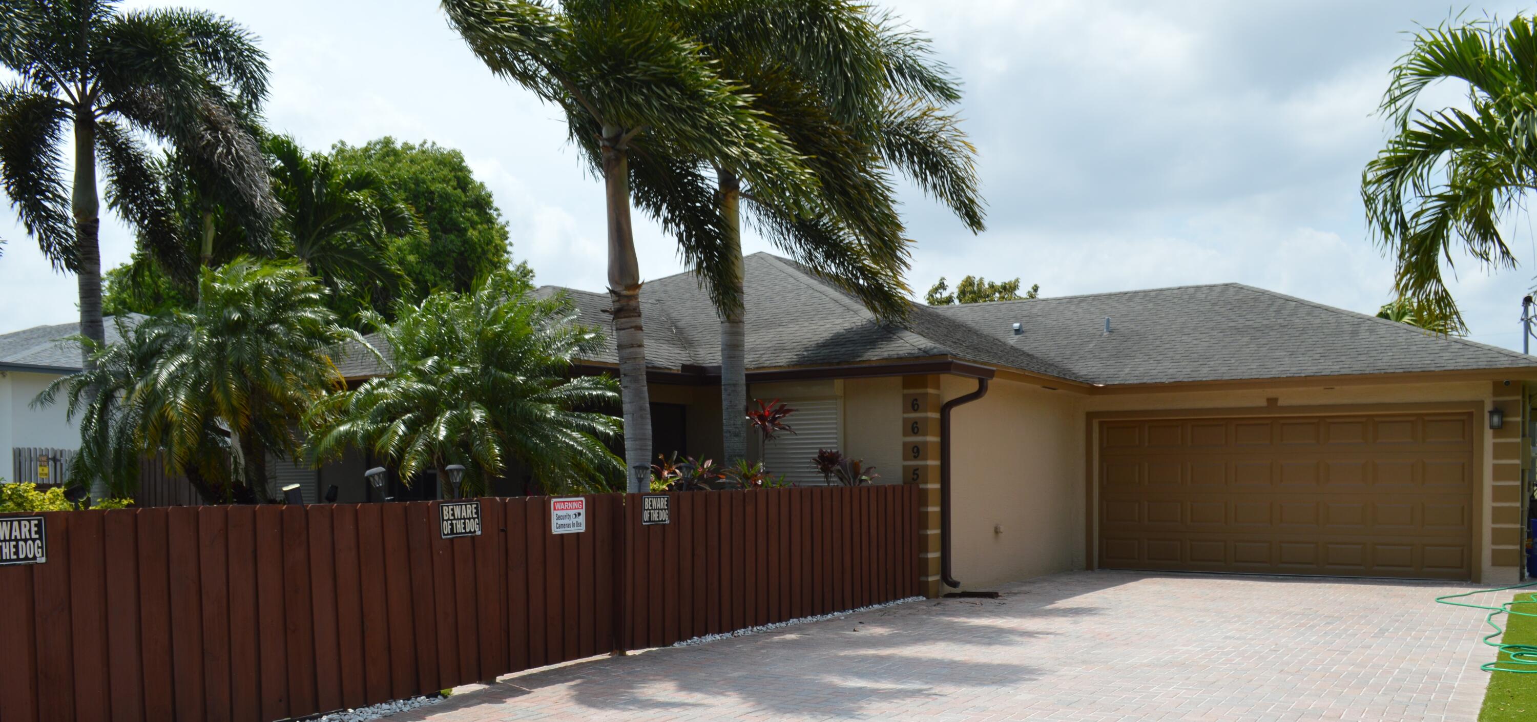Property for Sale at 6695 Venetian Drive, Lake Worth, Palm Beach County, Florida - Bedrooms: 4 
Bathrooms: 2  - $800,000