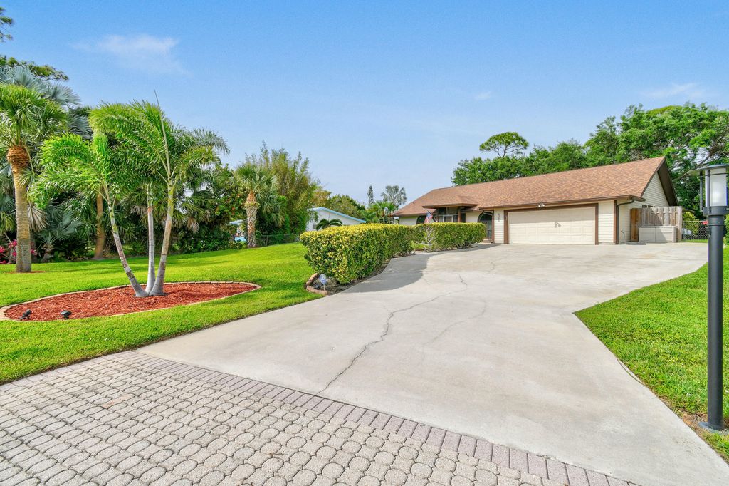 Photo of 6385 SE Circle Street, Hobe Sound, FL 33455 (MLS # RX-11096136)
