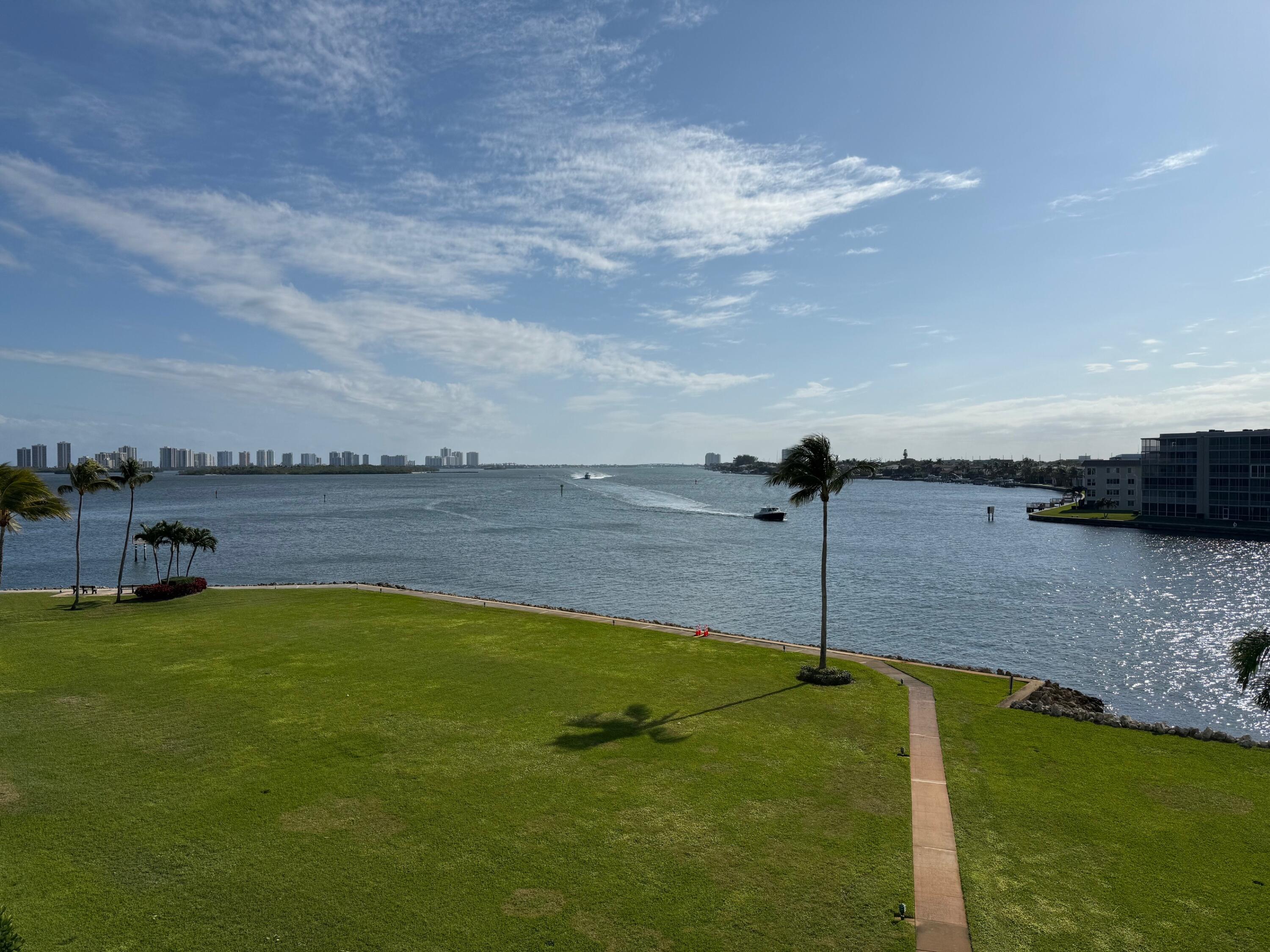 115 Lakeshore Drive 448, North Palm Beach, Miami-Dade County, Florida - 3 Bedrooms  
2.5 Bathrooms - 