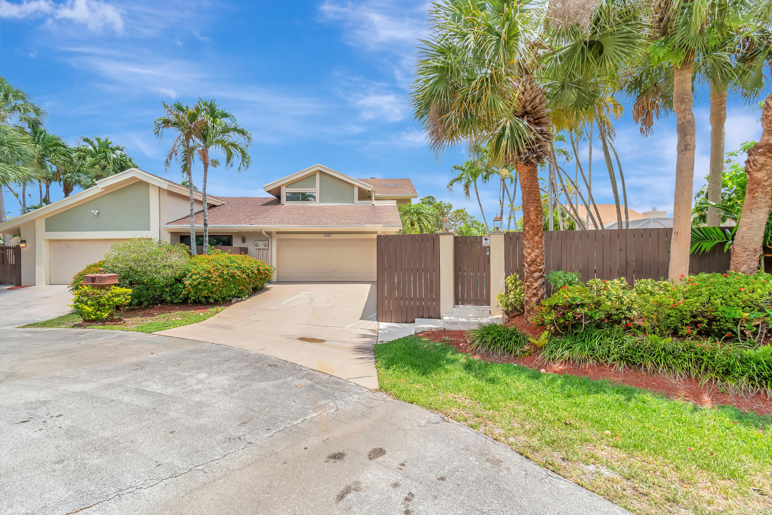 7645 Sierra Terrace, Boca Raton, Palm Beach County, Florida - 3 Bedrooms  
2.5 Bathrooms - 